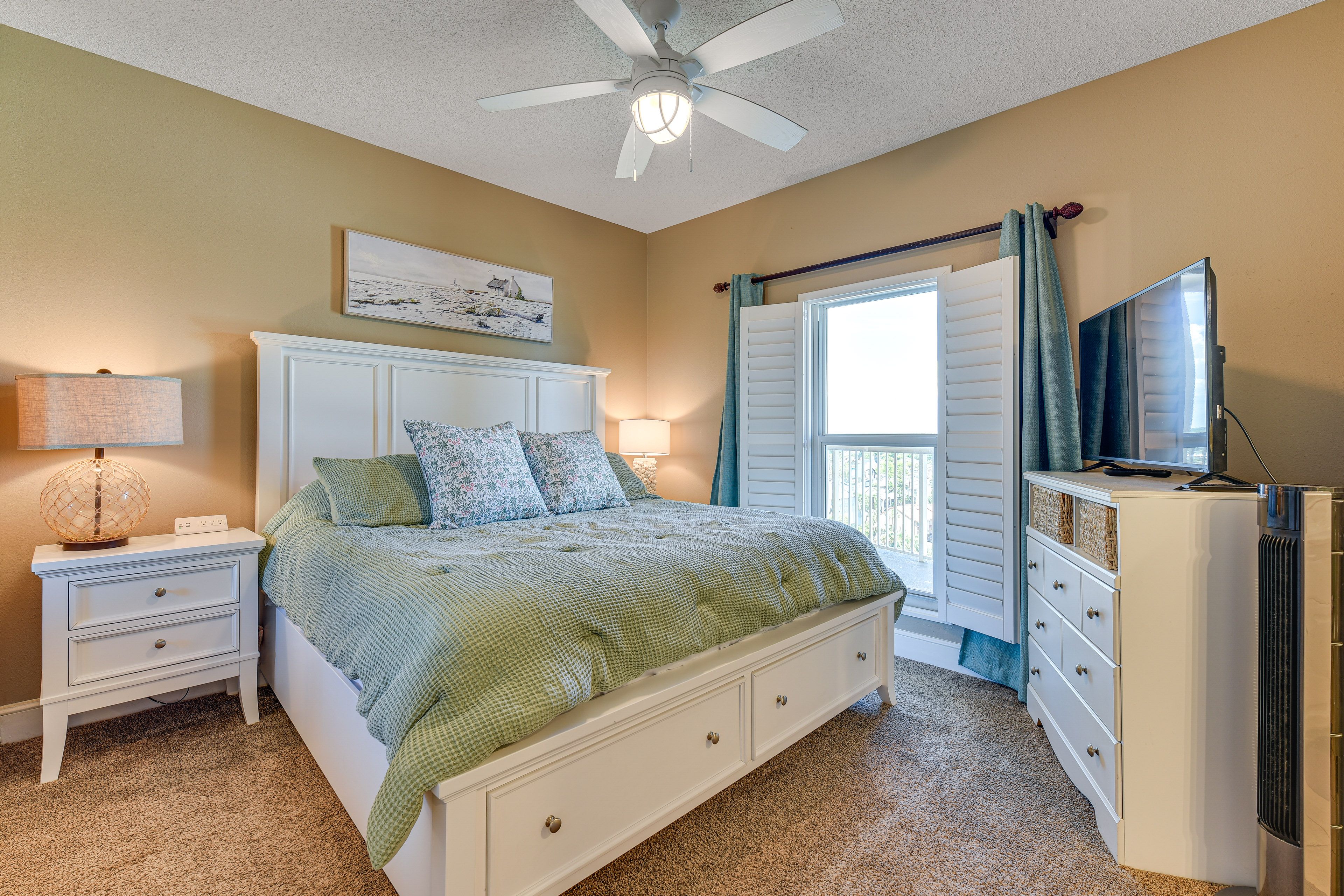 Bedroom 1 | King Bed | En-Suite Bathroom