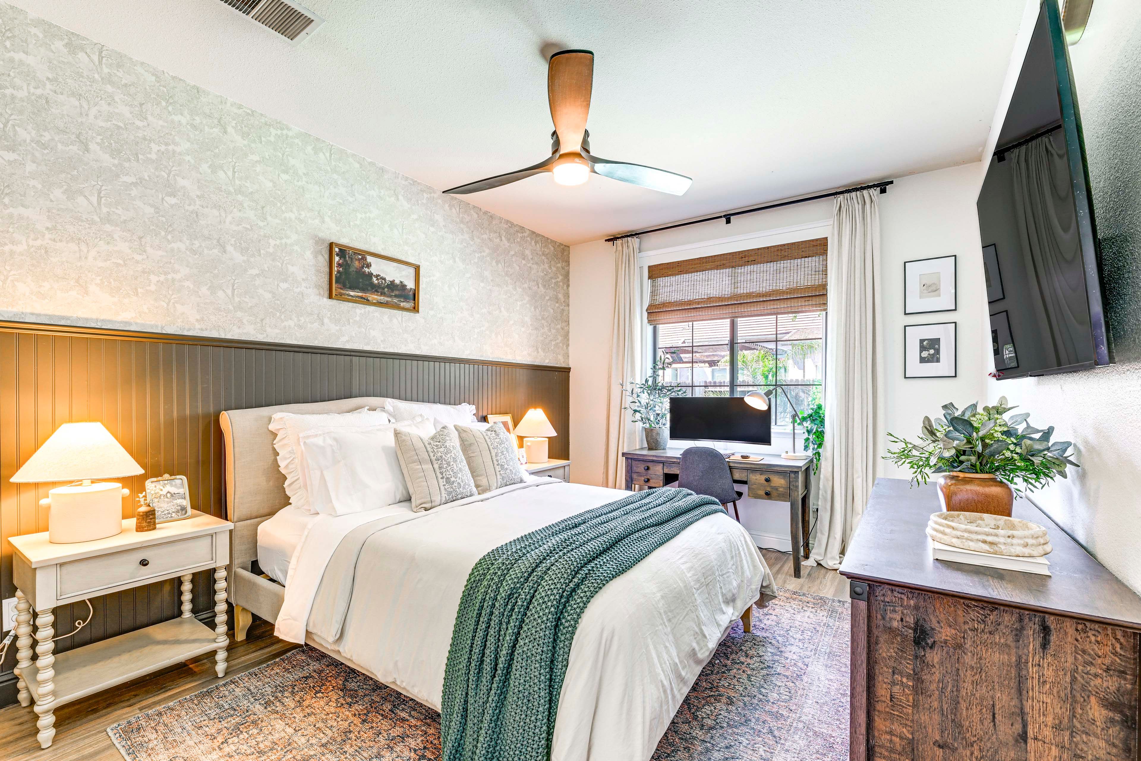 Bedroom 1 | 1st Floor | Queen Bed