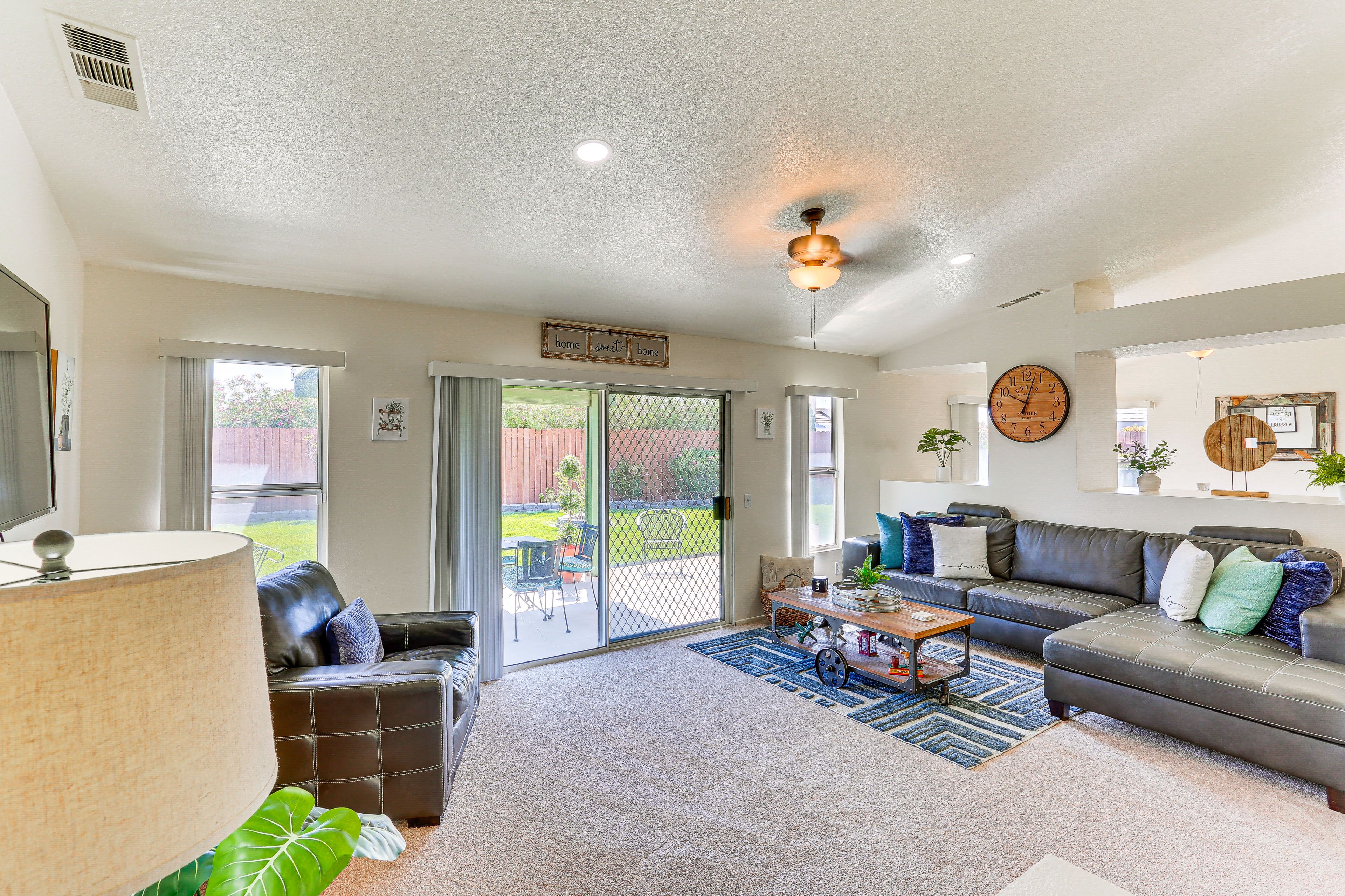 Living Room | Smart TV | Central Heating