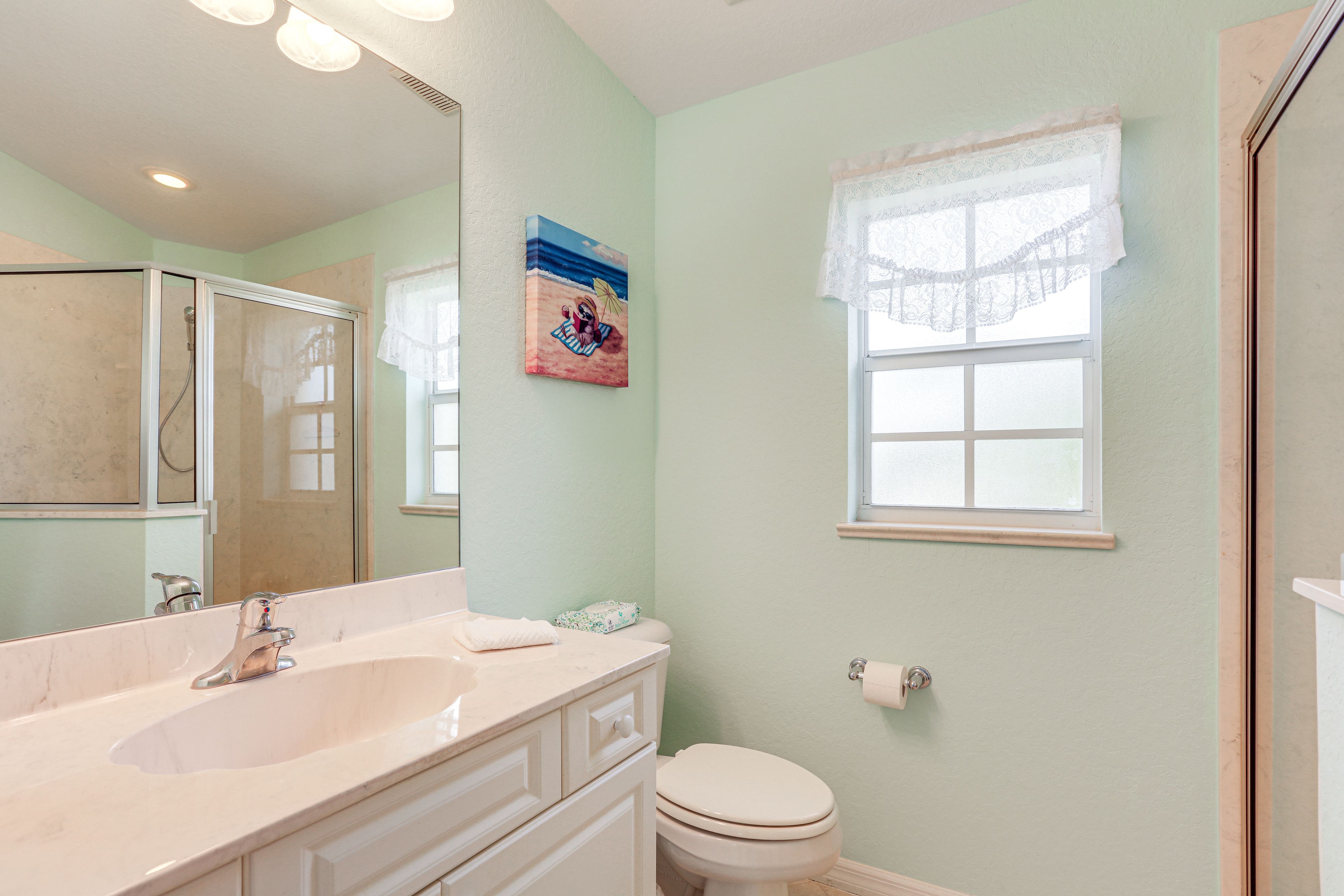 Full Bathroom | 2nd Floor | Towels Provided