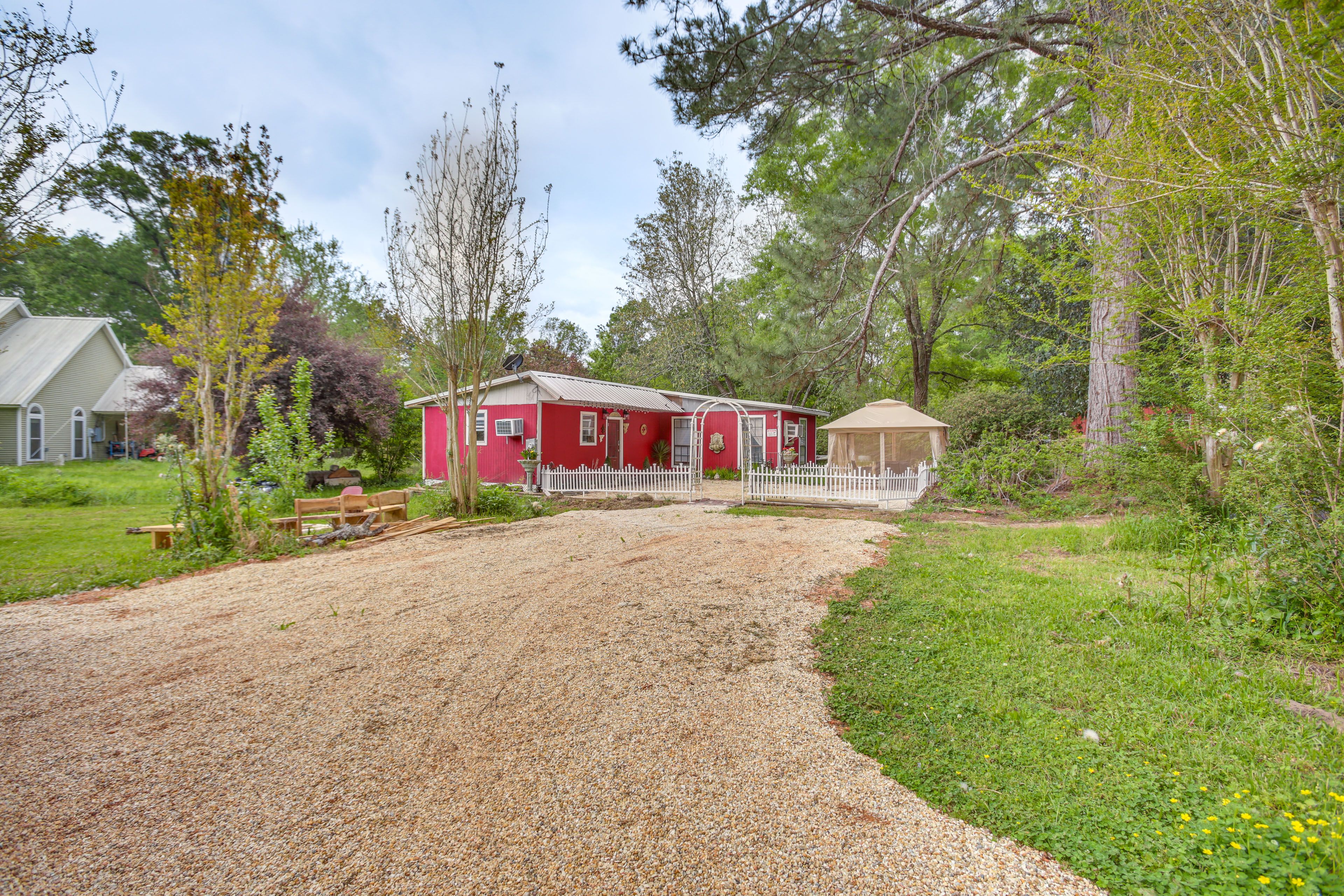 Parking | Gravel Driveway (2 Vehicles)