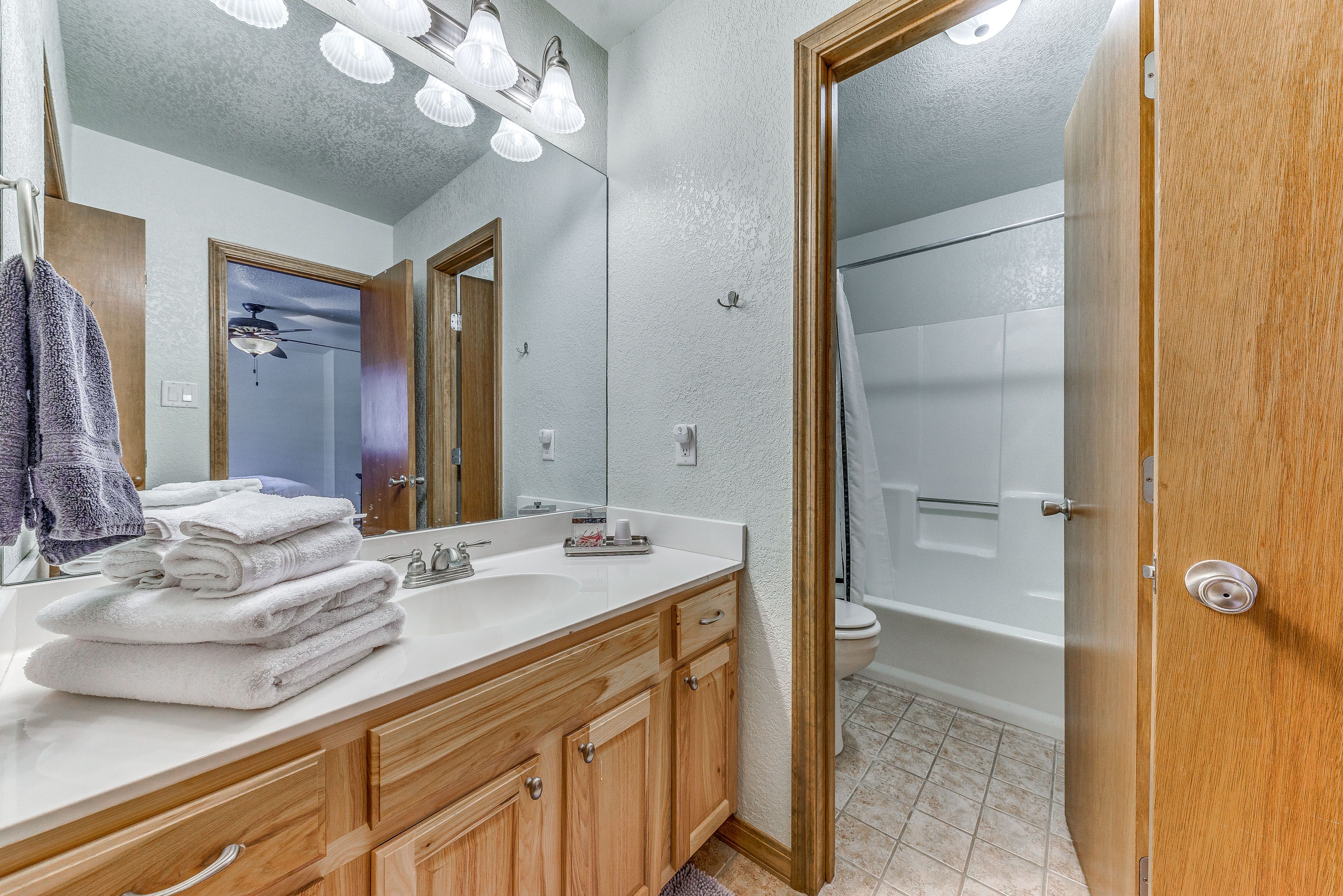 En-Suite Bathroom | 2nd Floor | Complimentary Toiletries | Hair Dryer