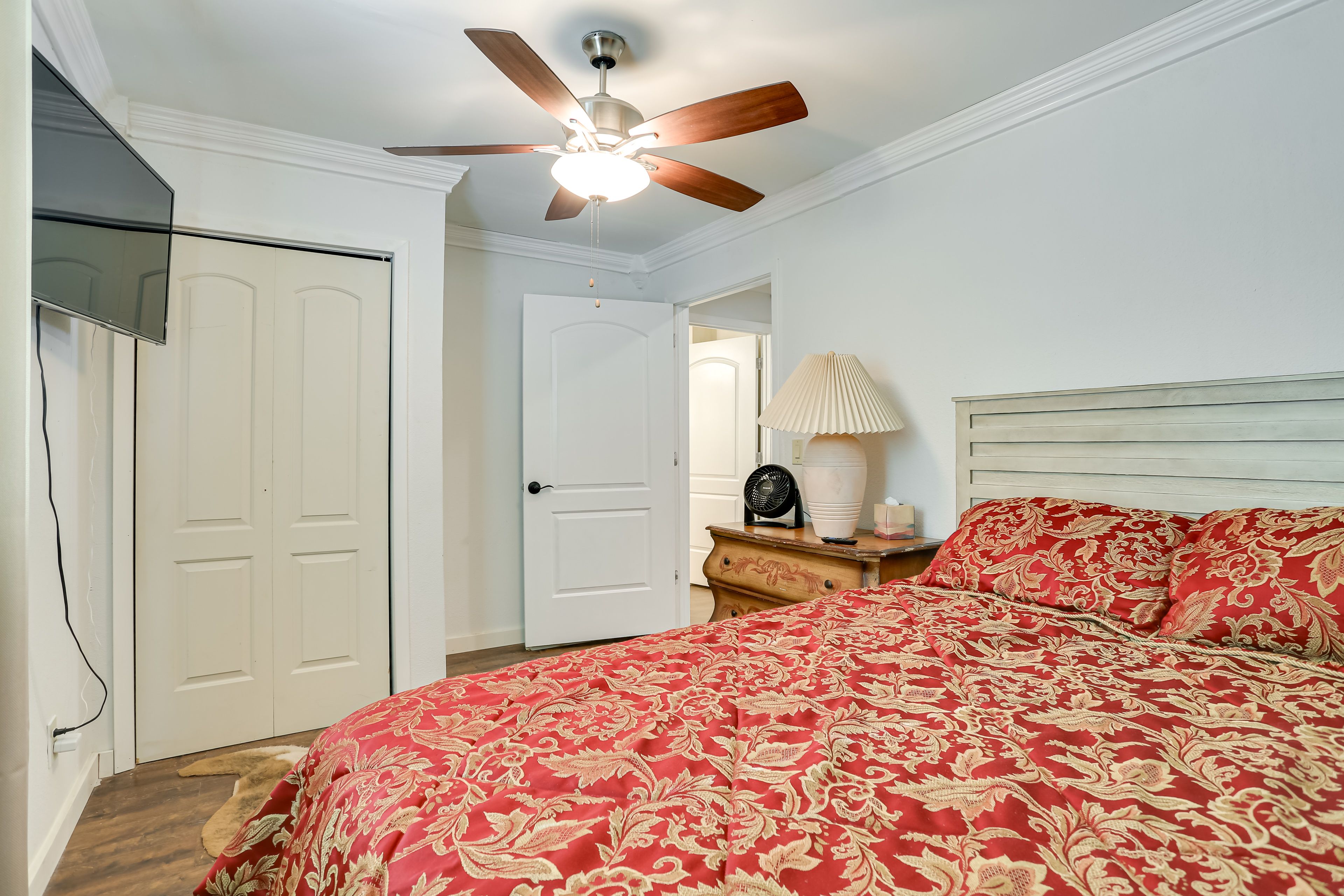 Bedroom 1 | Queen Bed