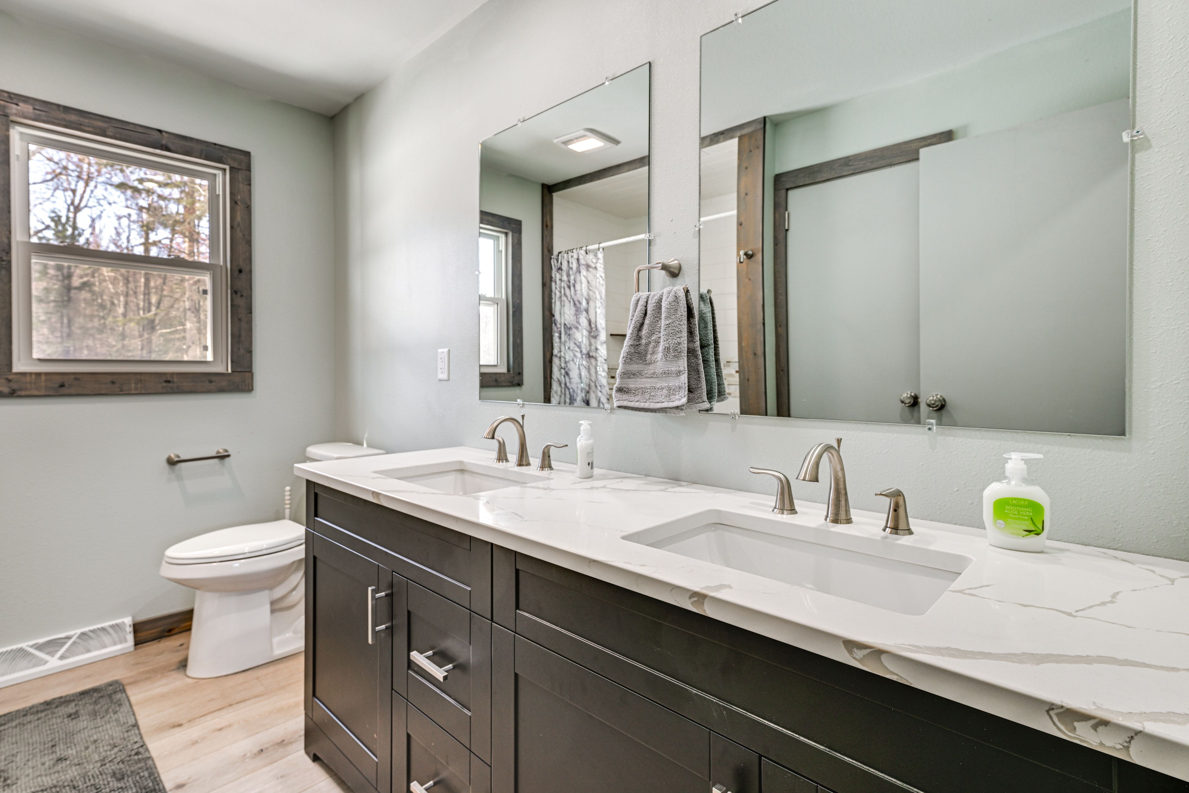 Full Bathroom | Main Level | Towels Provided