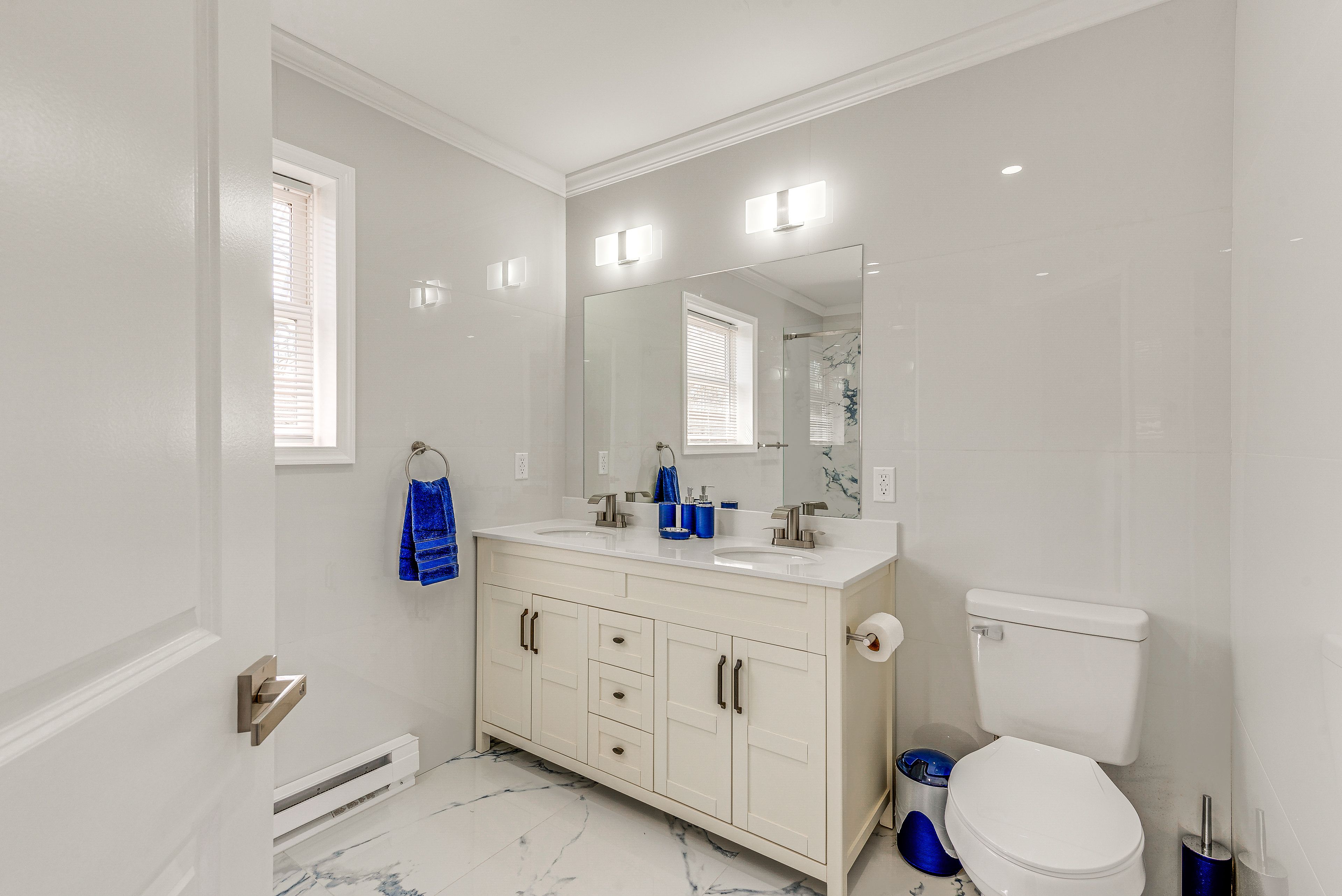 Full Bathroom | 2nd Floor | Complimentary Toiletries