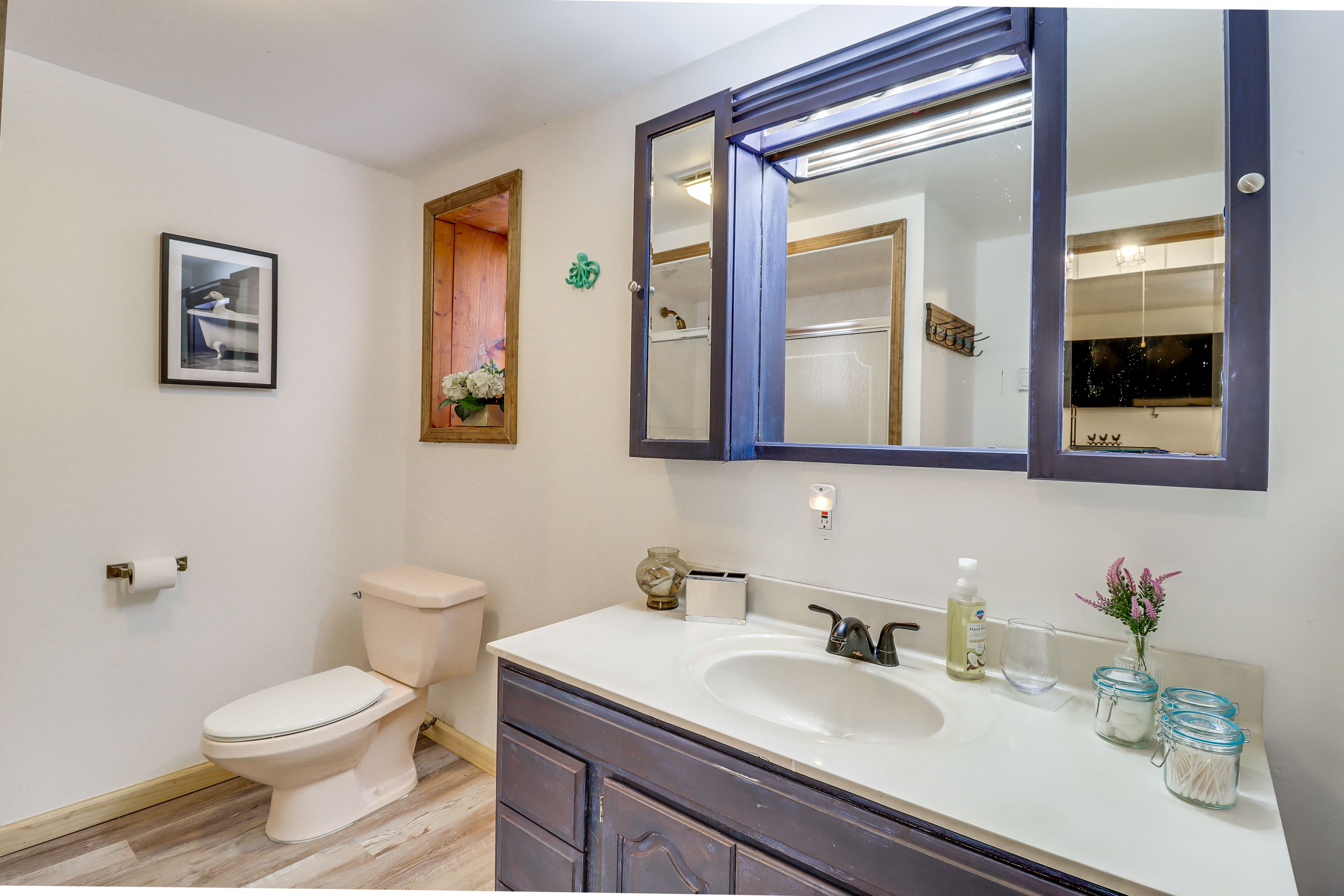 Full Bathroom | 1st Floor | Hair Dryer