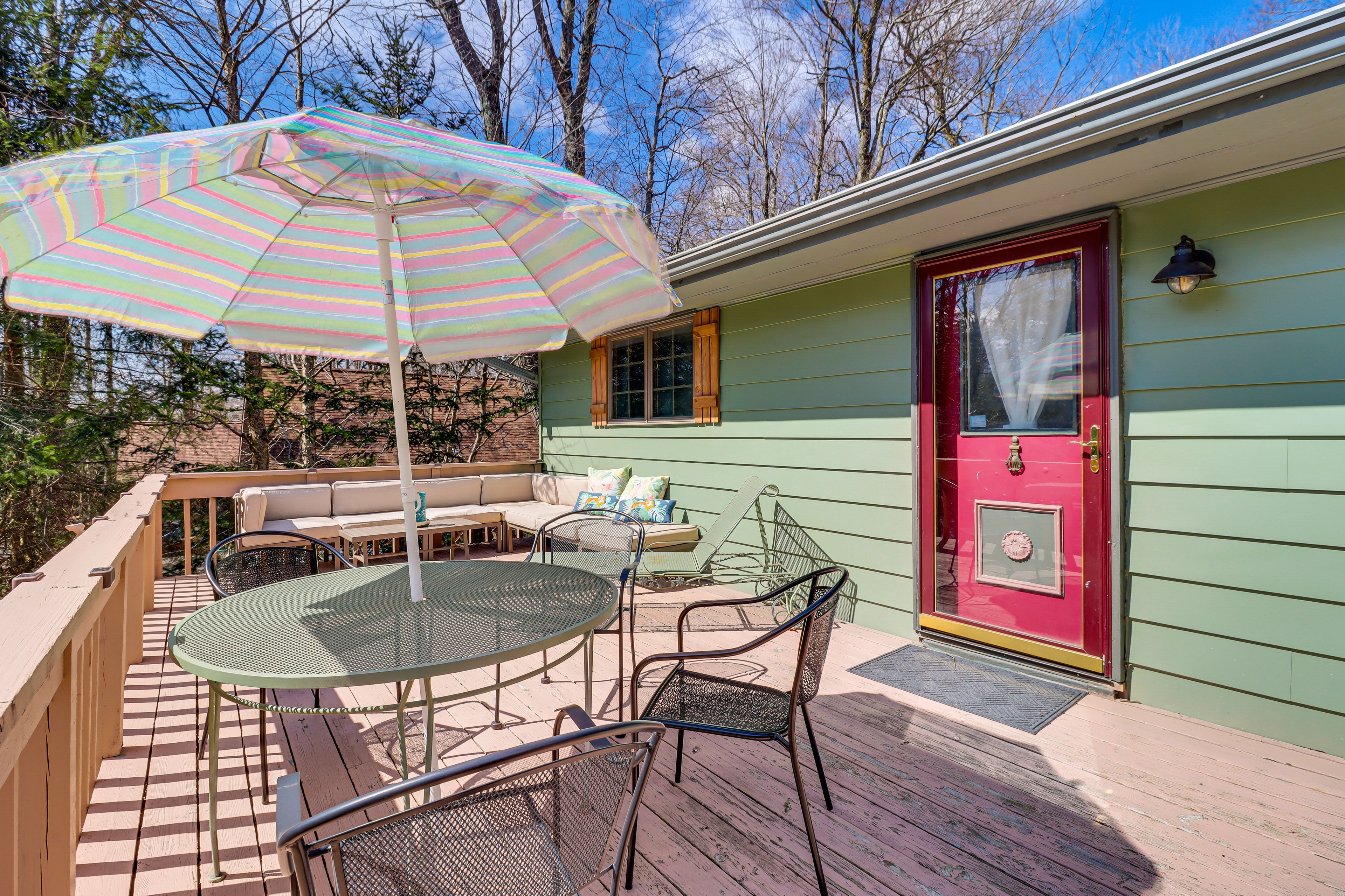 Deck | Gas Grill | Dining Area