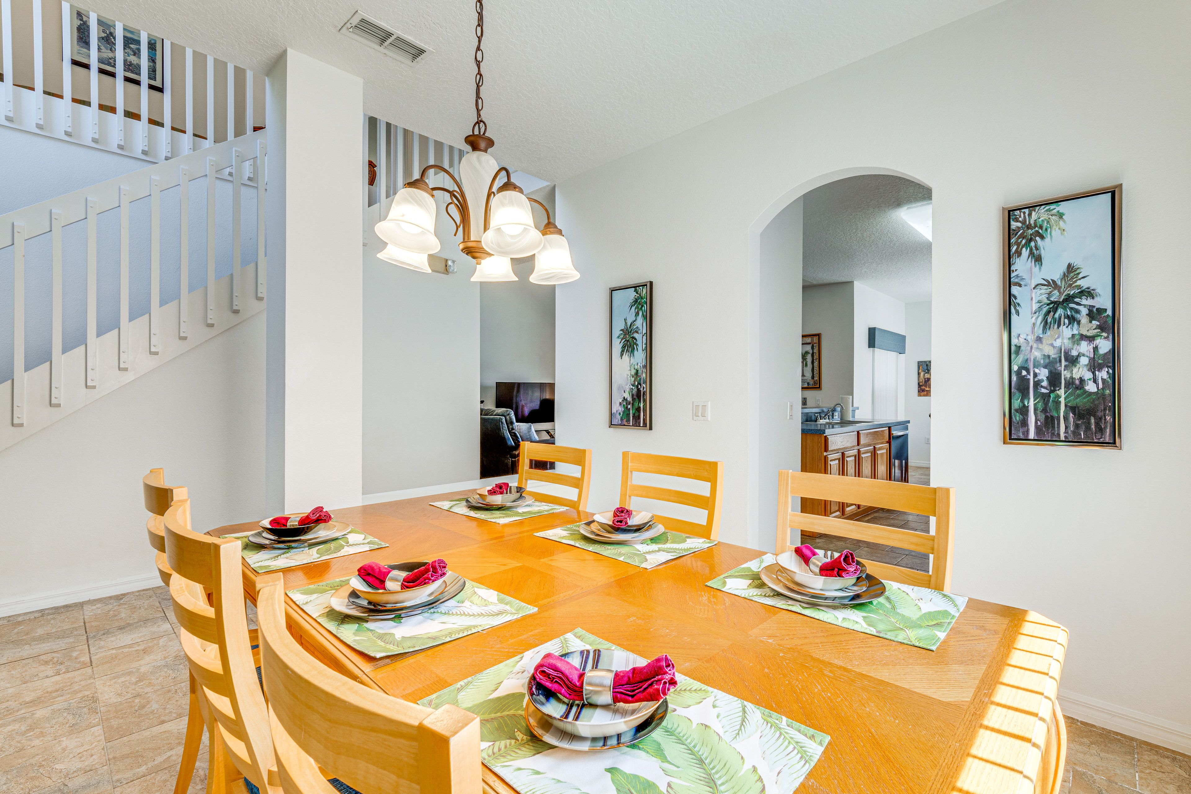 Dining Area | Dishware/Flatware Provided | 1st Floor