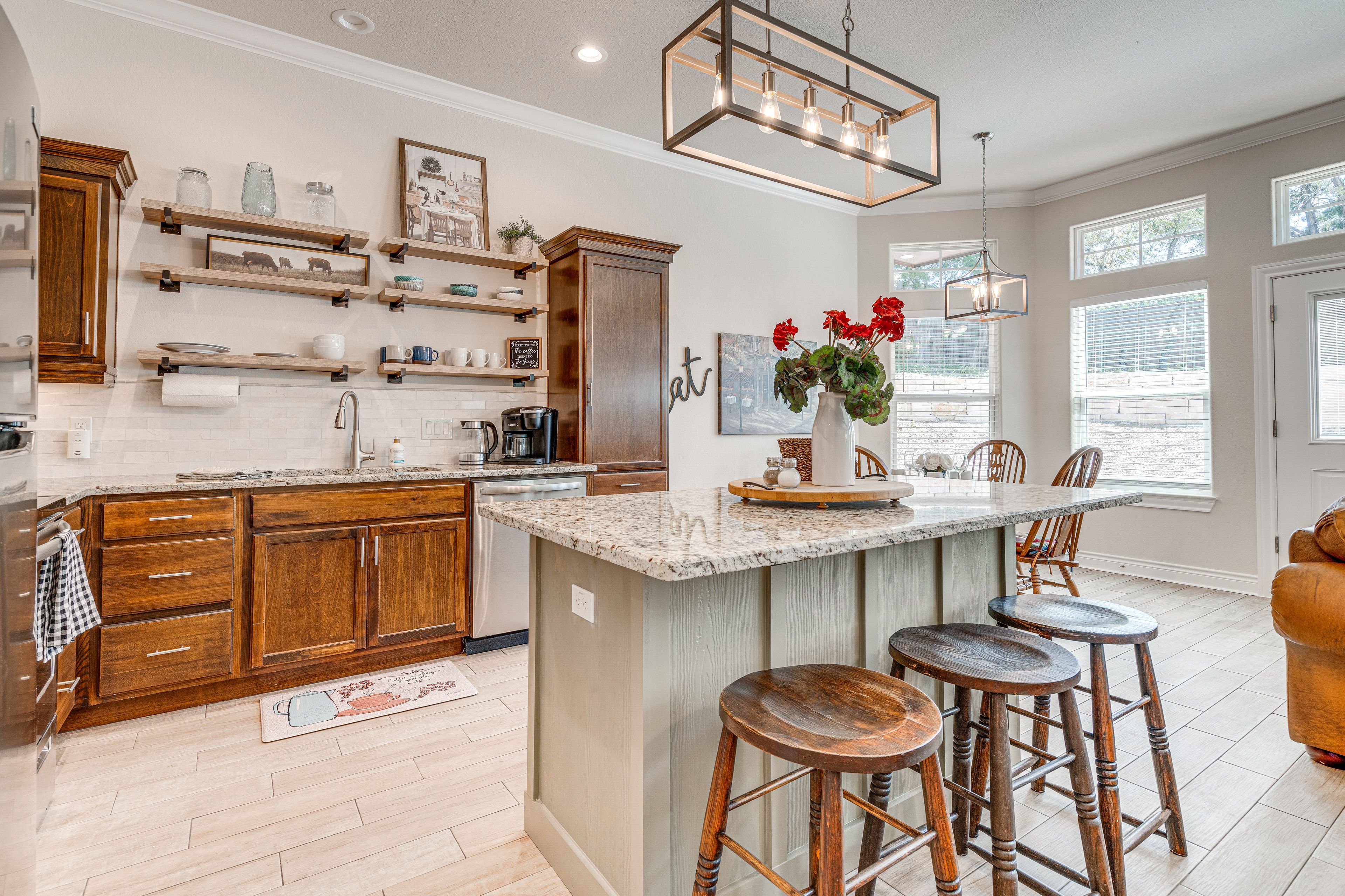 Kitchen | Equipped w/ Cooking Essentials