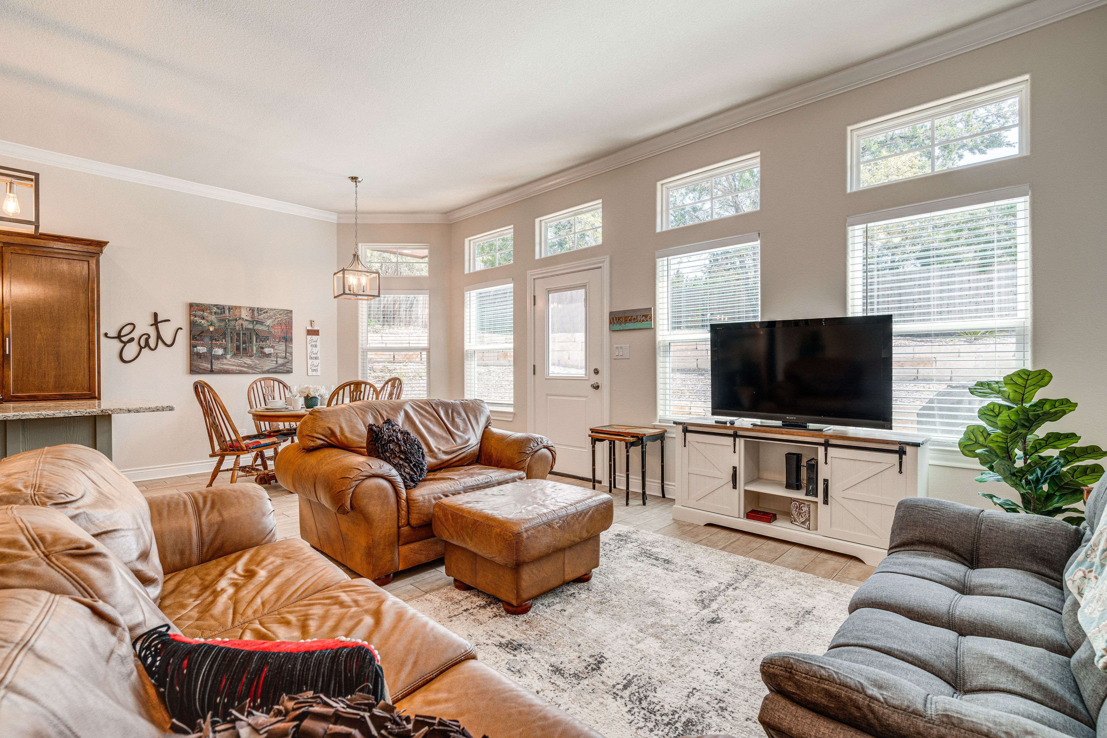 Lago Vista Vacation Rental | 2BR | 2BA | 1,250 Sq Ft | 1 Step to Enter