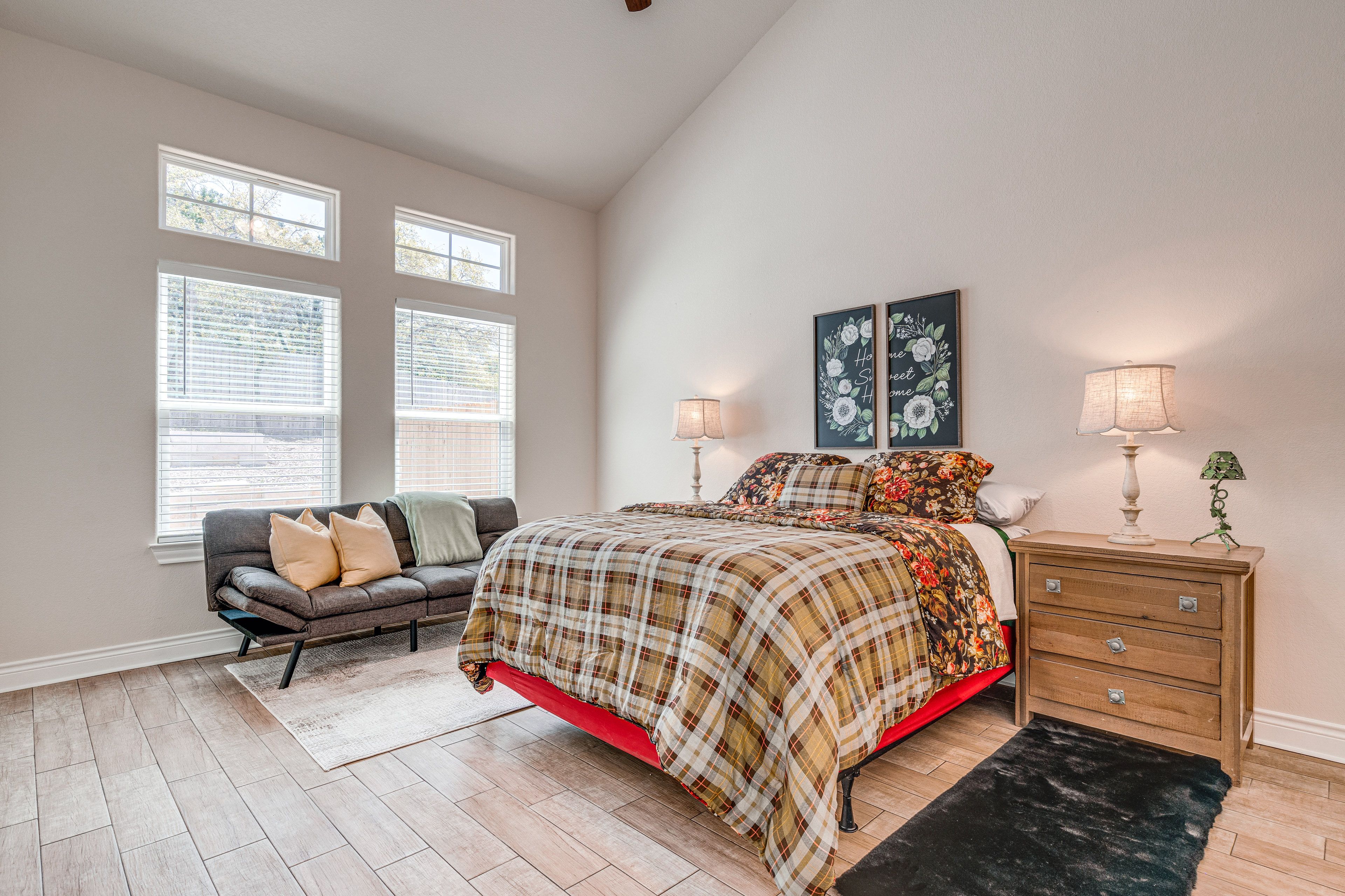 Bedroom 1 | Queen Bed | Twin Futon | En-Suite Bathroom