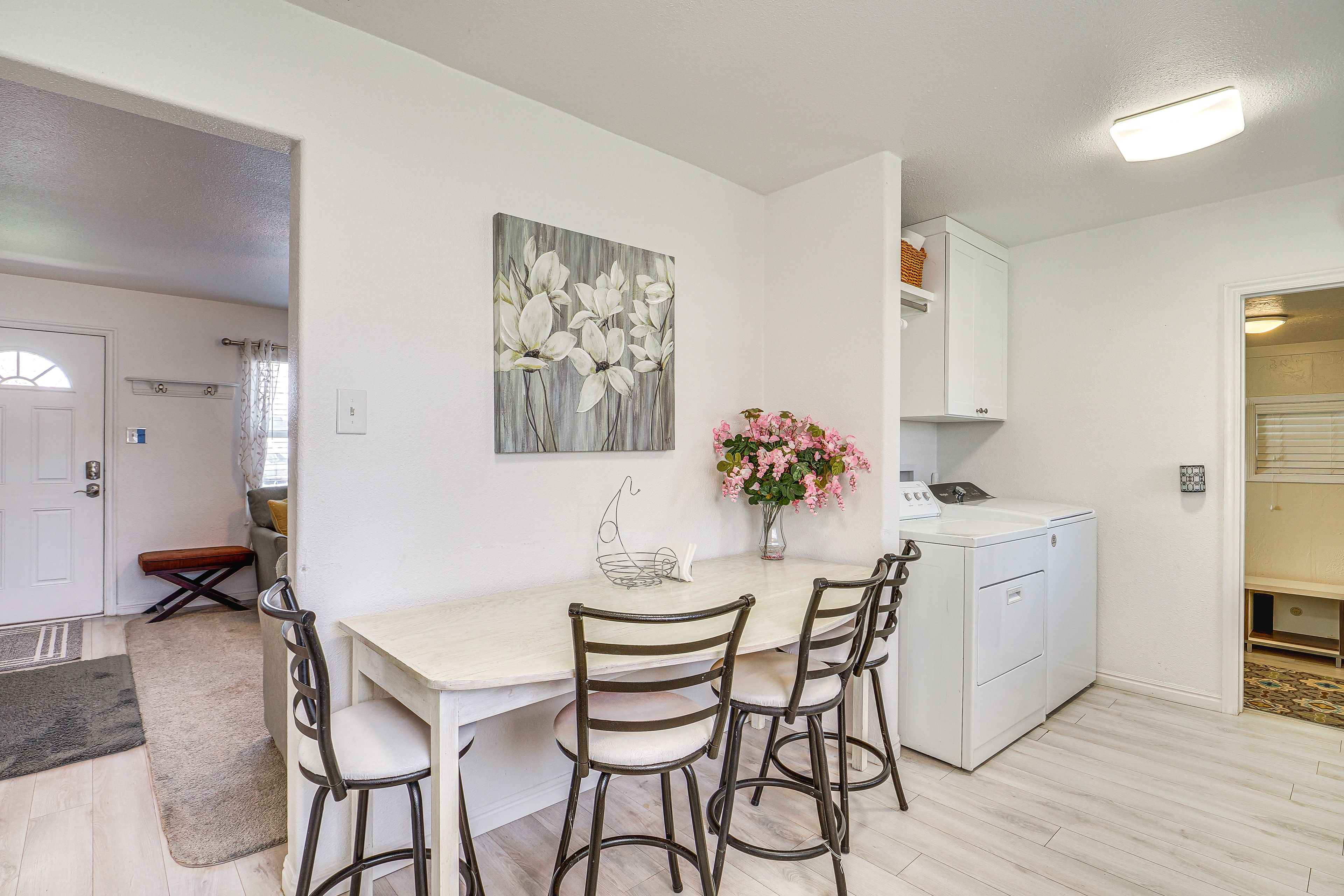 Dining Area | Dishware/Flatware Provided