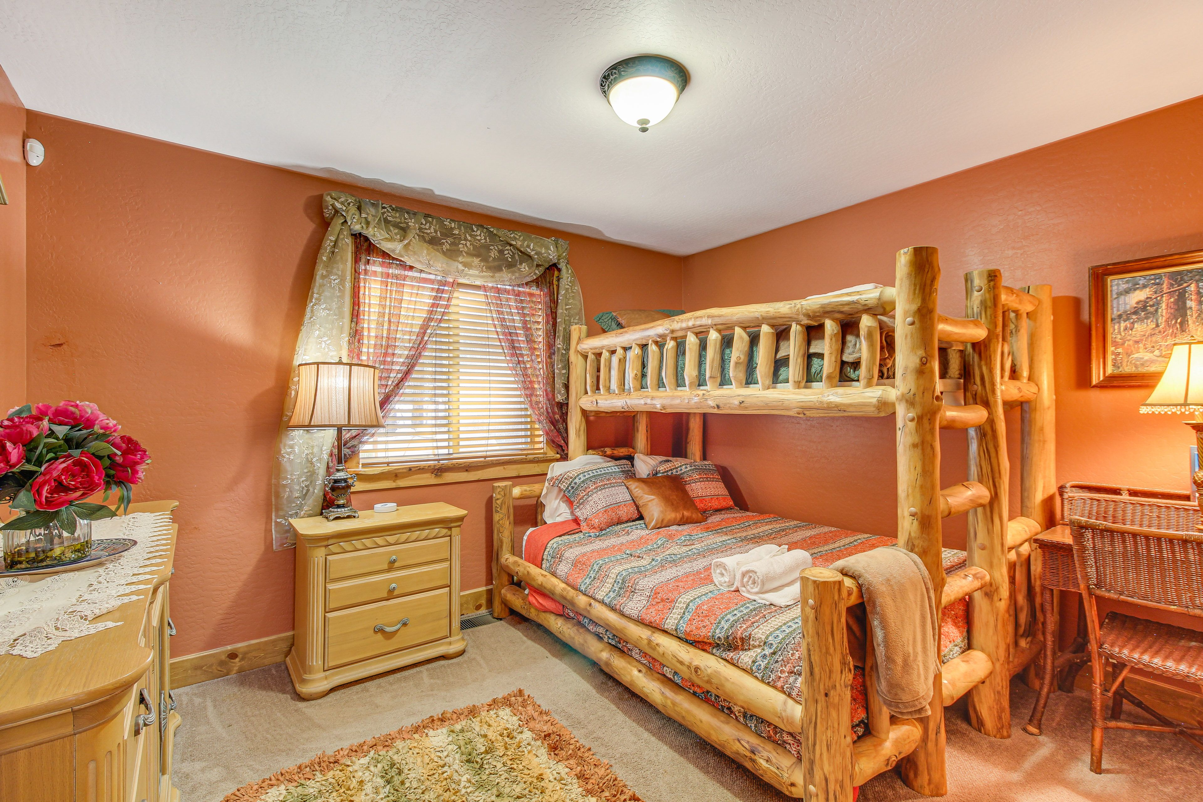 Bedroom 1 | 1st Floor | Twin/Queen Bunk Bed | Laptop-Friendly Workspace