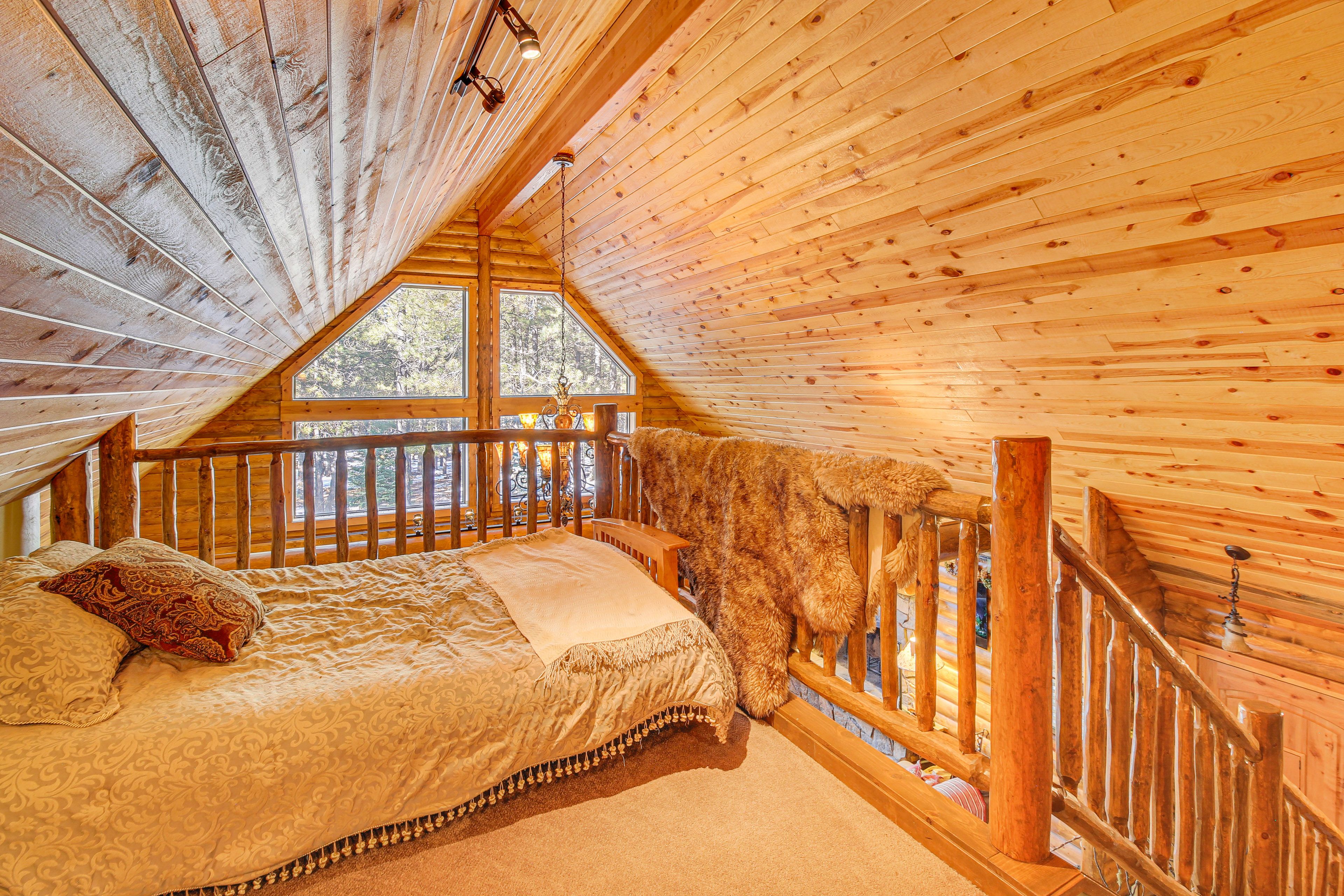 Loft | 2nd Floor | Queen Futon