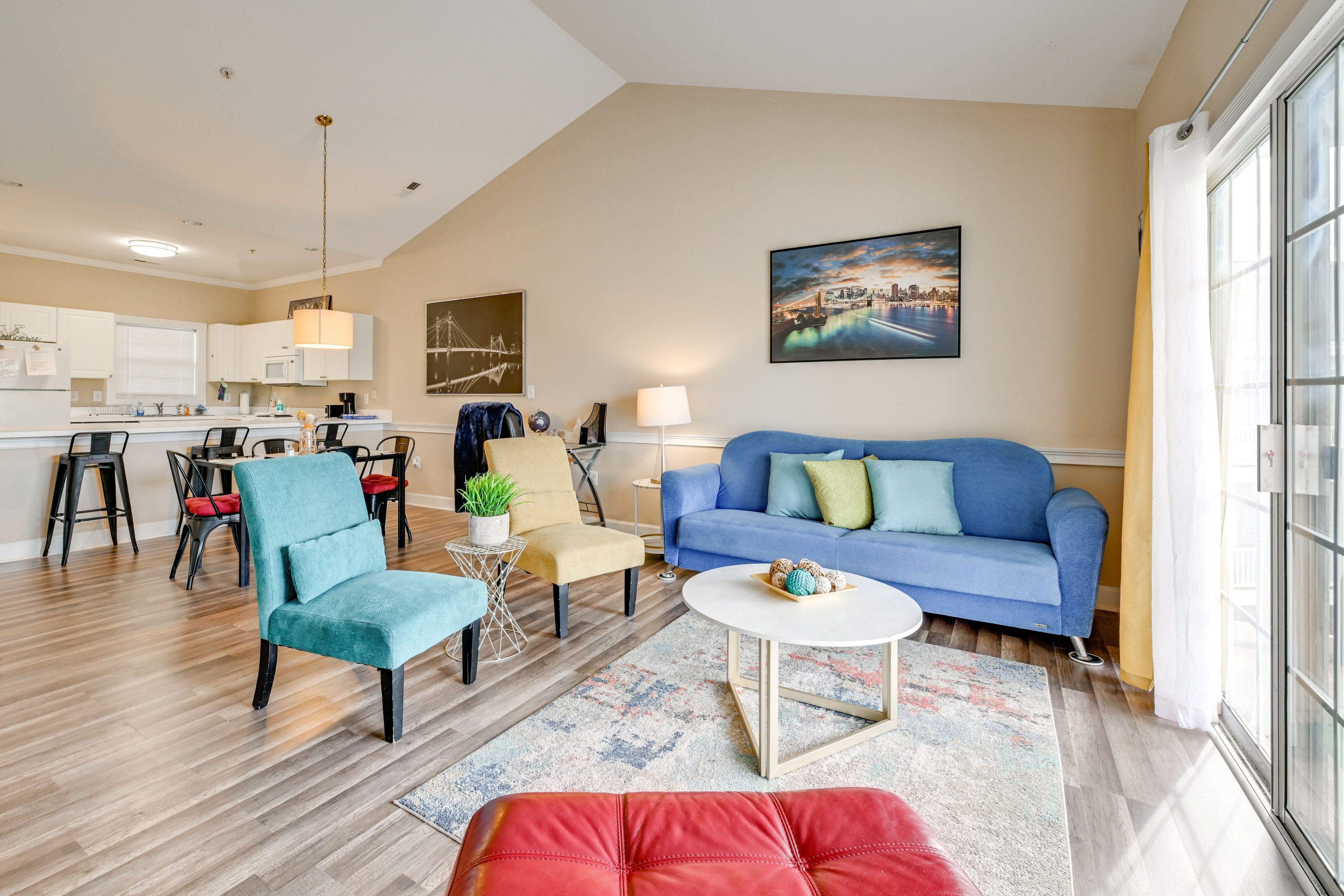 Living Room | Full Sleeper Sofa | Smart TV | Free WiFi | Office Desk