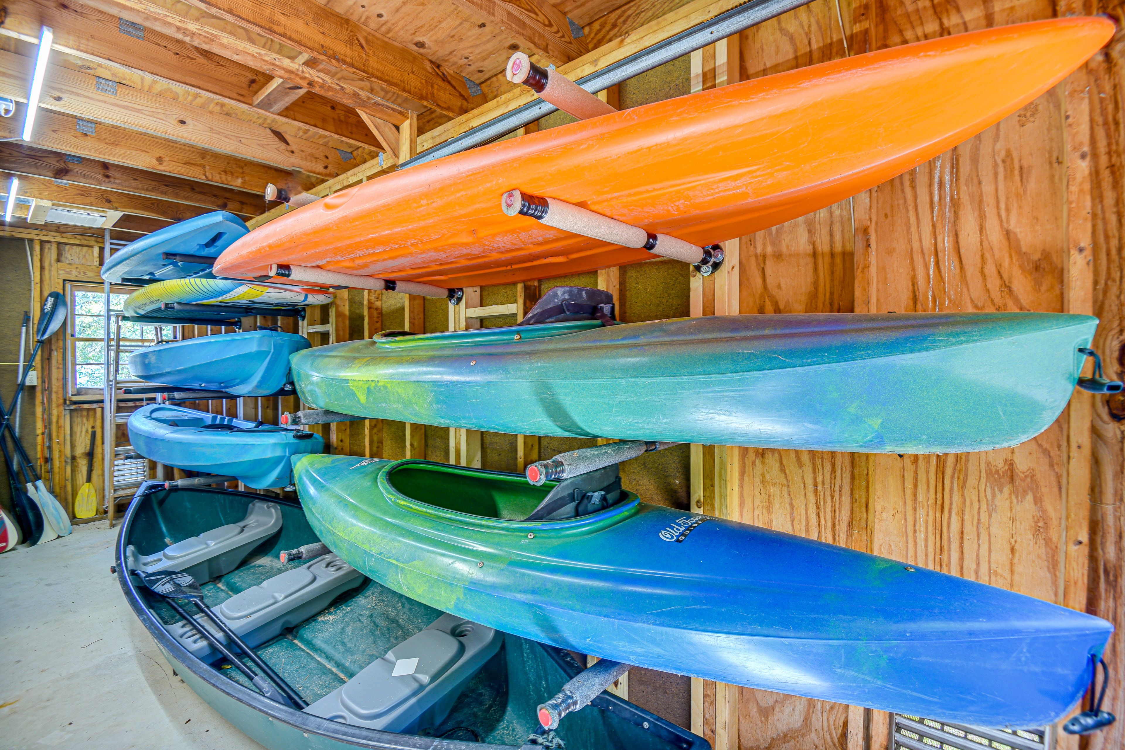 Lake Amenities | Kayaks | Life Vests