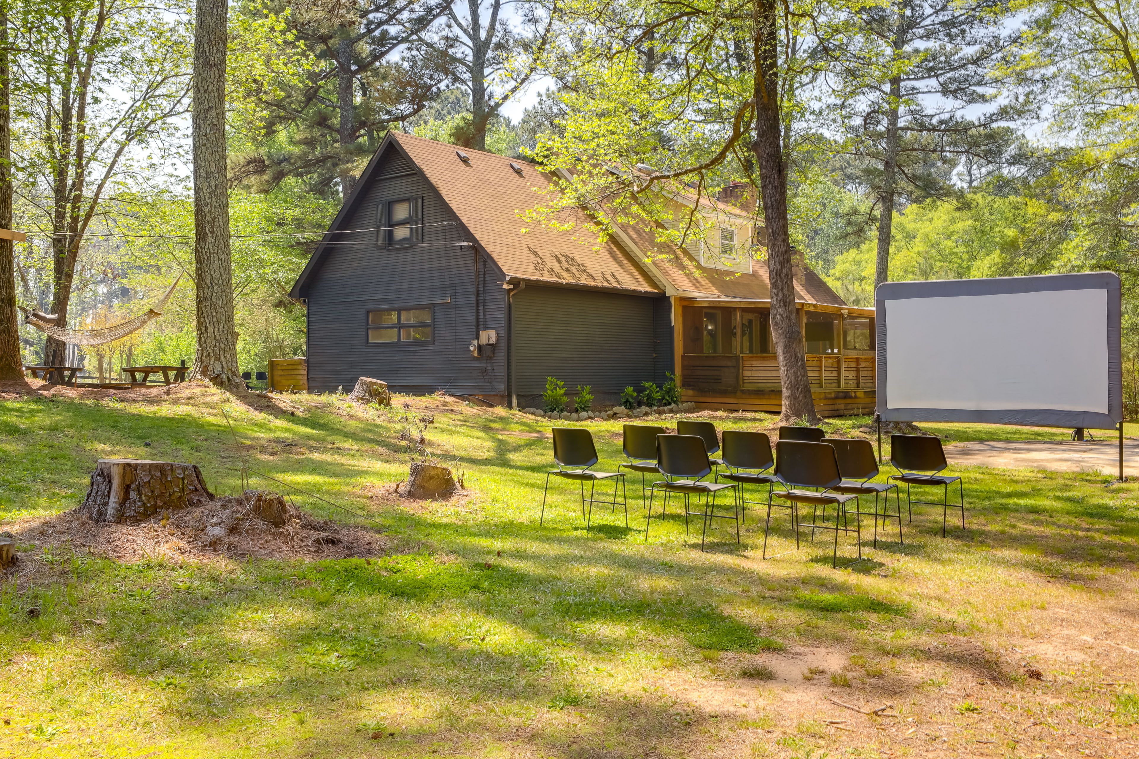 Shared Amenities | Outdoor Movie Theater