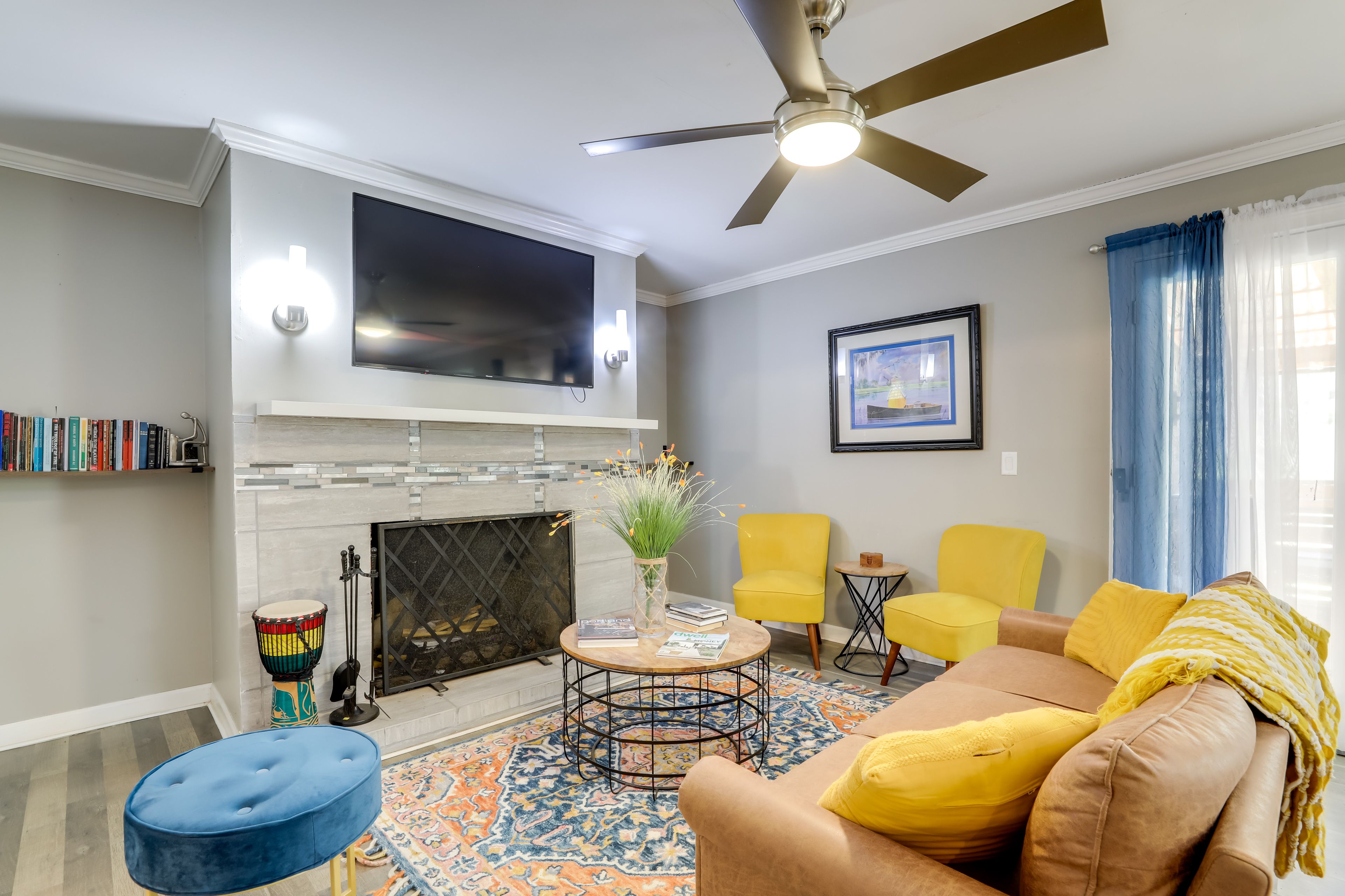 Living Room | Free WiFi | DVD Player | Board Games & Books | 1st Floor