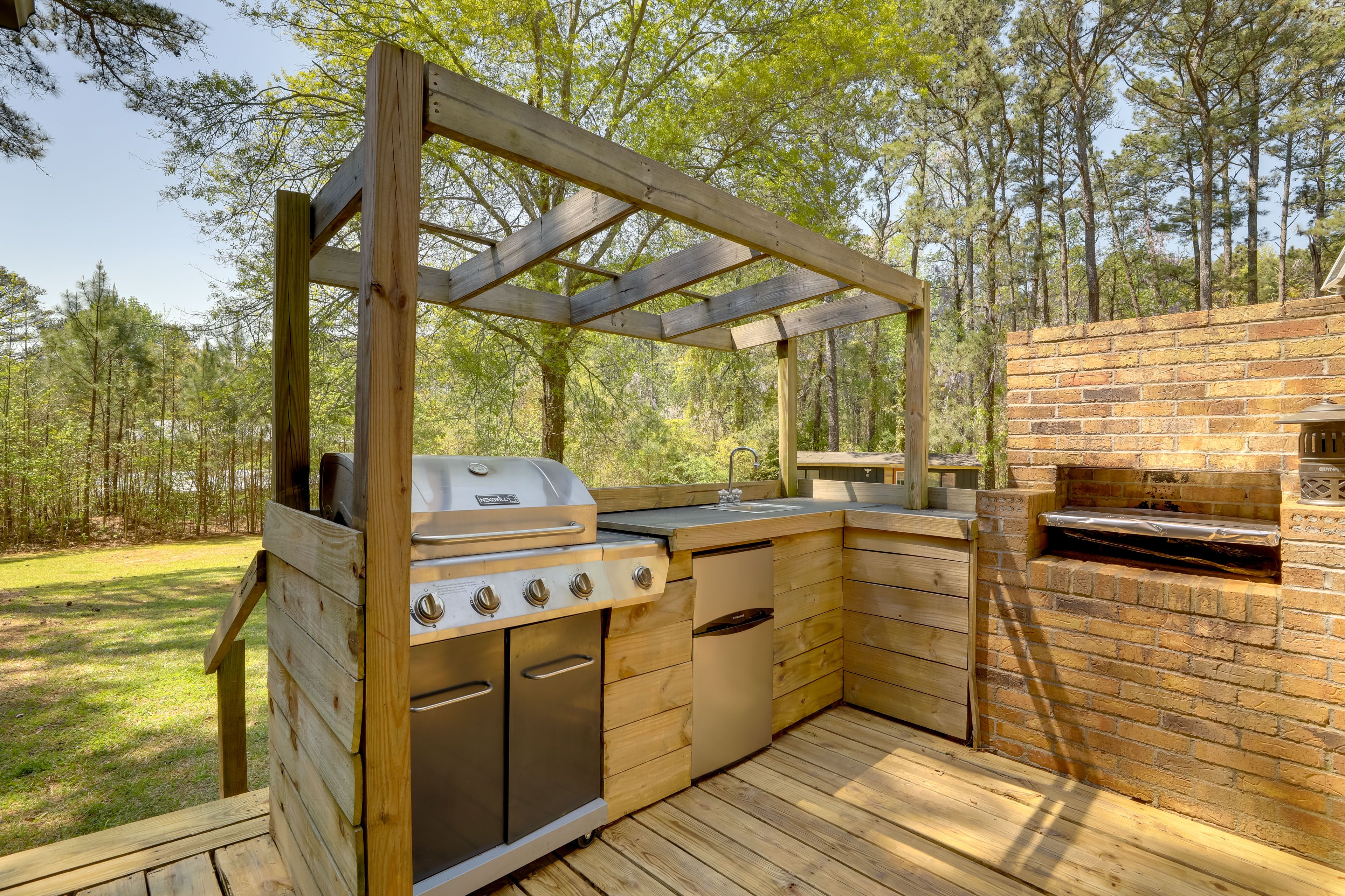Outdoor Kitchen | Charcoal Grill | Gas Grill