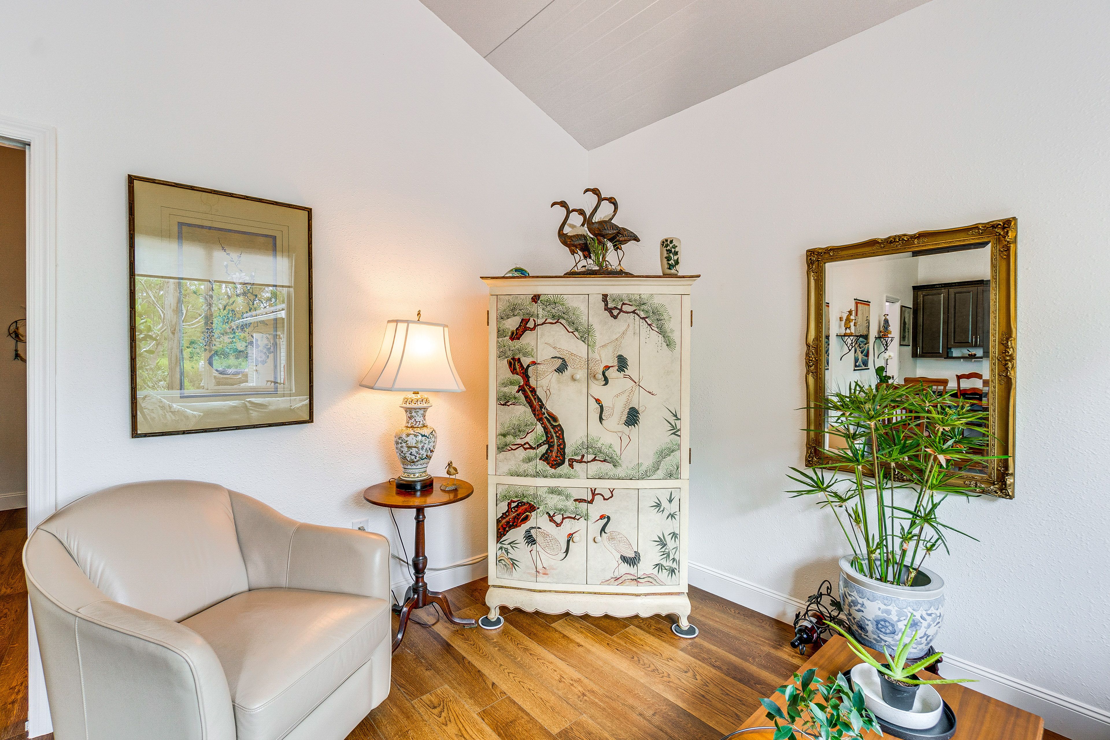 Living Room | Full Sleeper Sofa | Free WiFi | Central Heating & A/C