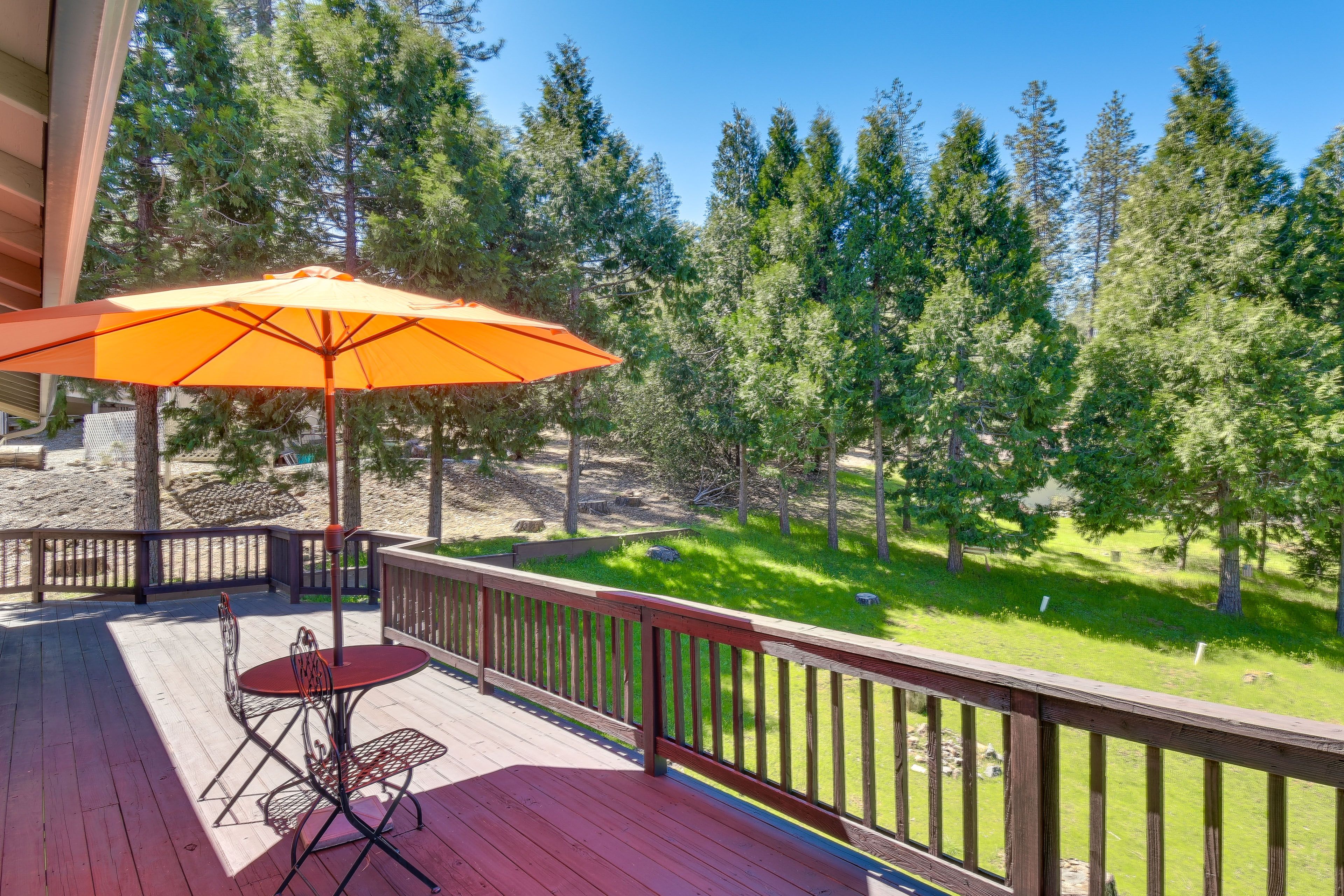 Groveland Vacation Rental | 3BR | 2BA | Steps Required | 1,485 Sq Ft