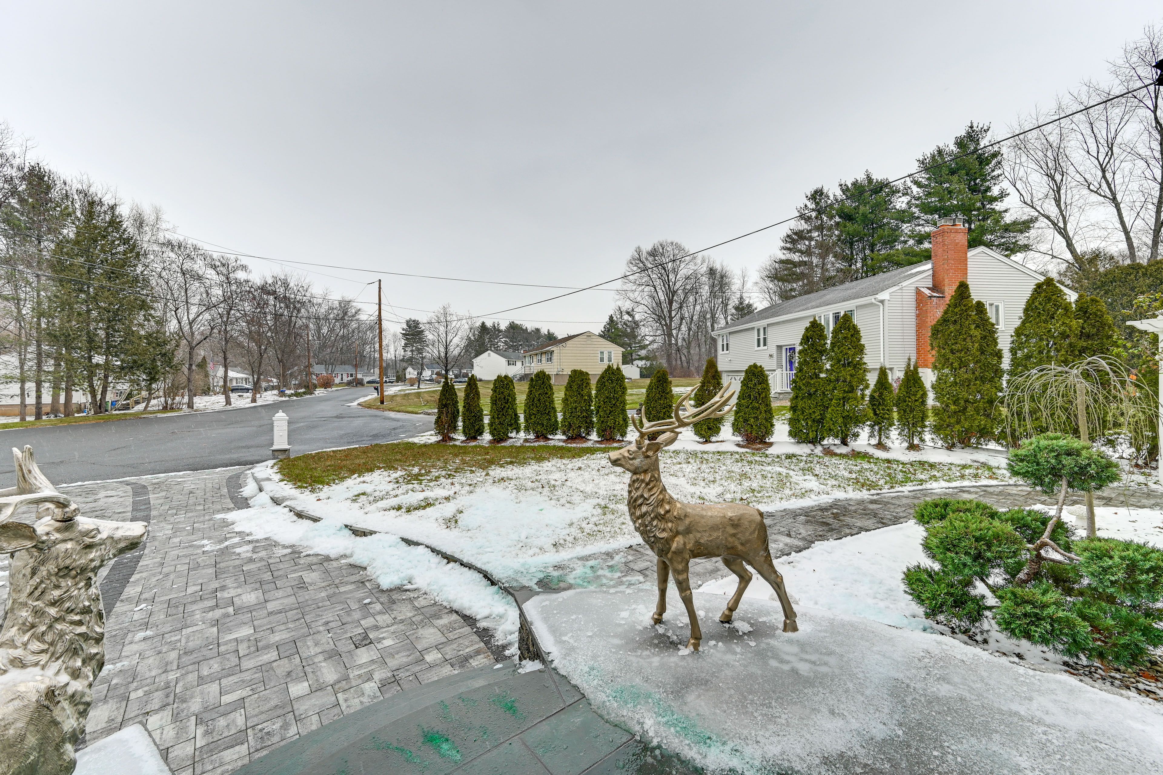 Parking | Driveway (6 Vehicles)