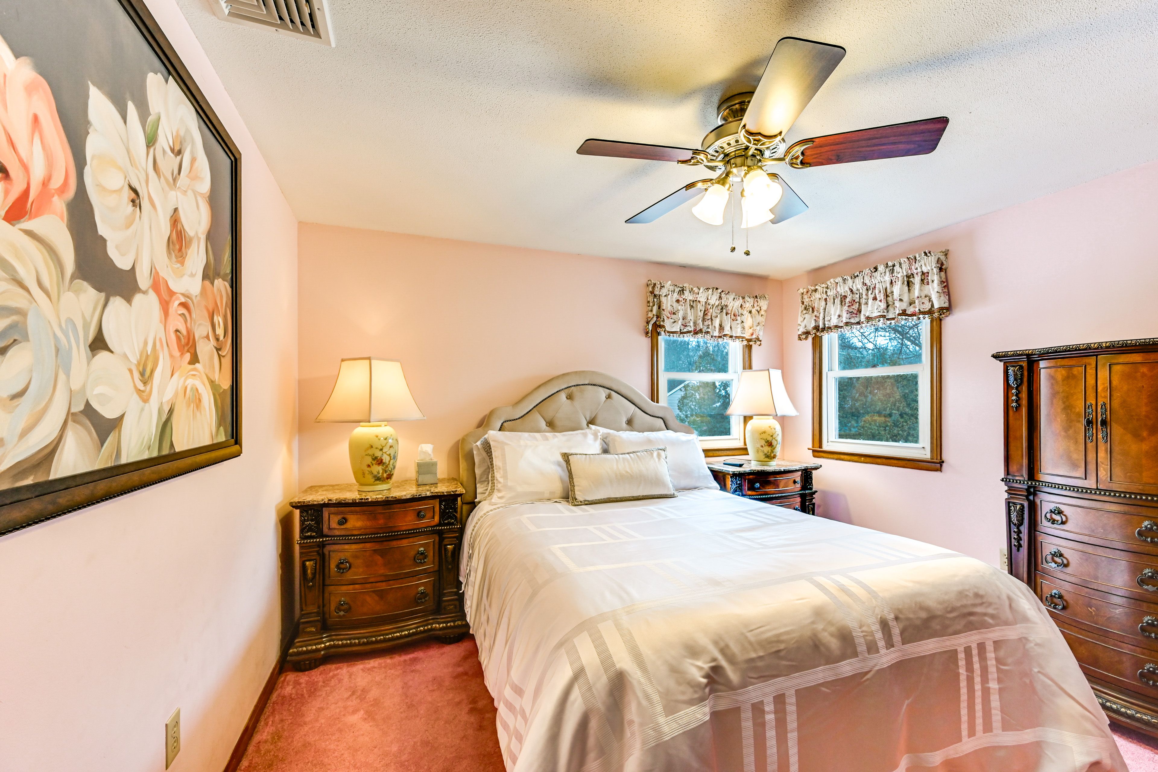 Bedroom 1 | Queen Bed | Linens | Main Level