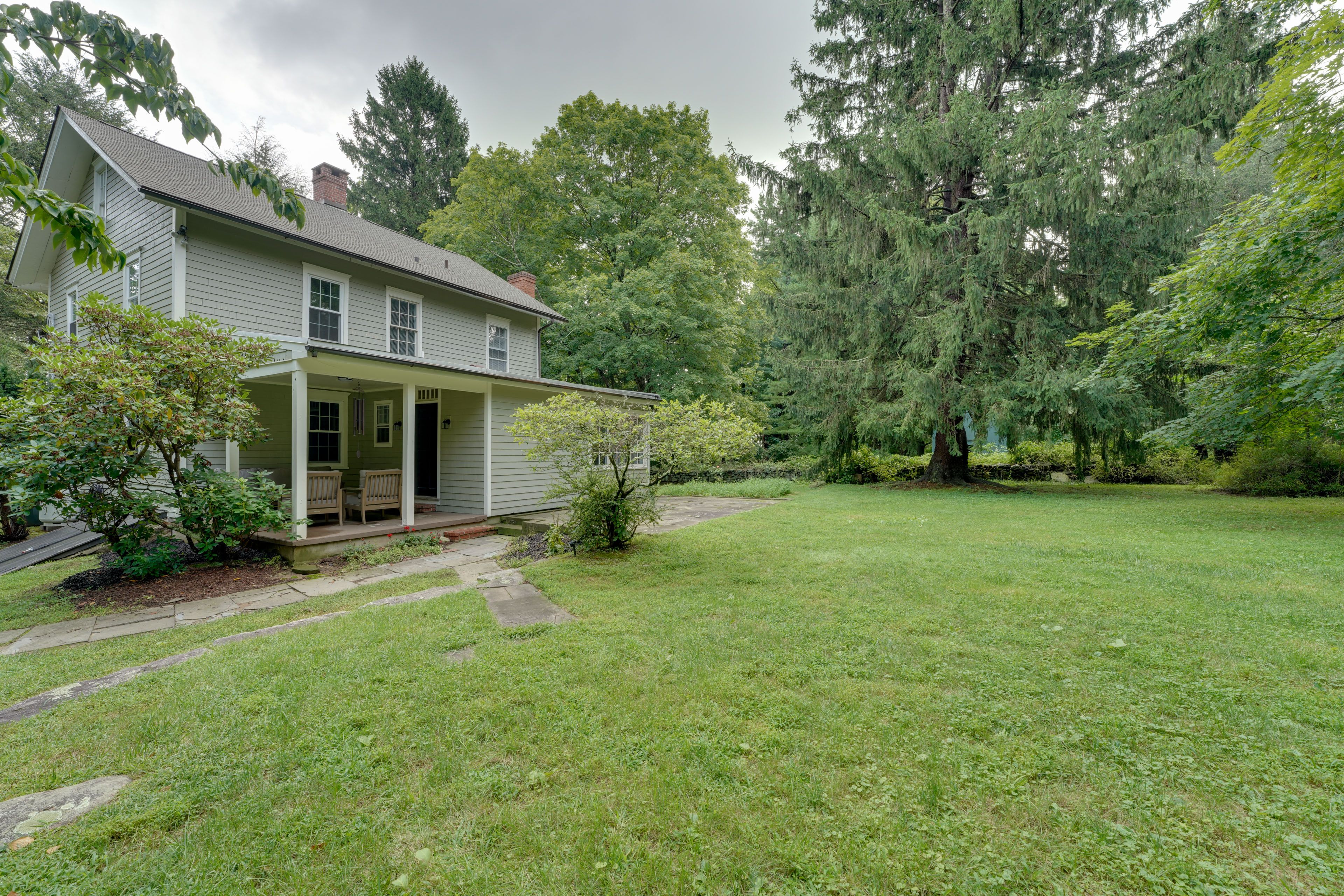 Spacious Yard