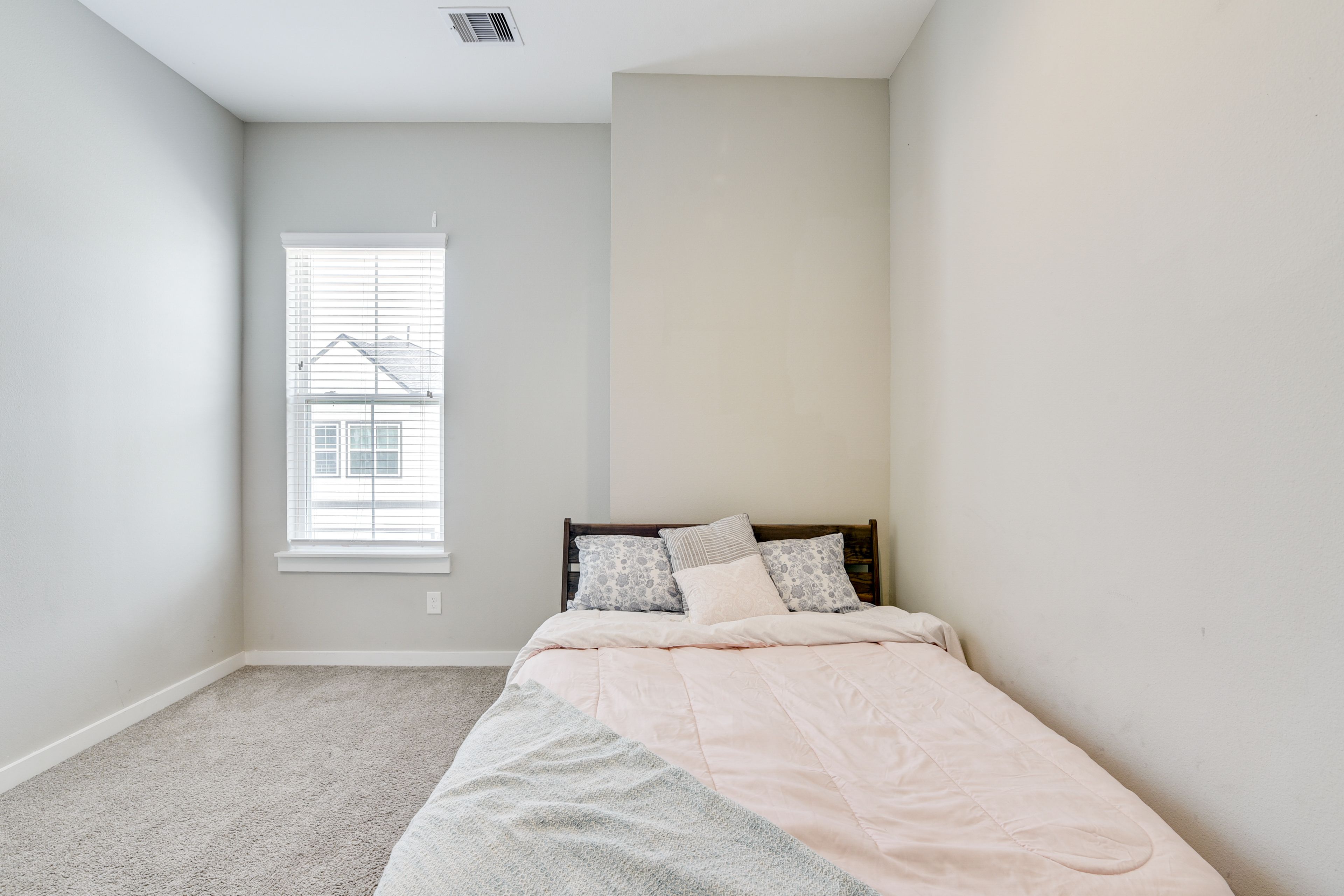 Bedroom 2 | Queen Bed | Smart TV | 2nd Floor
