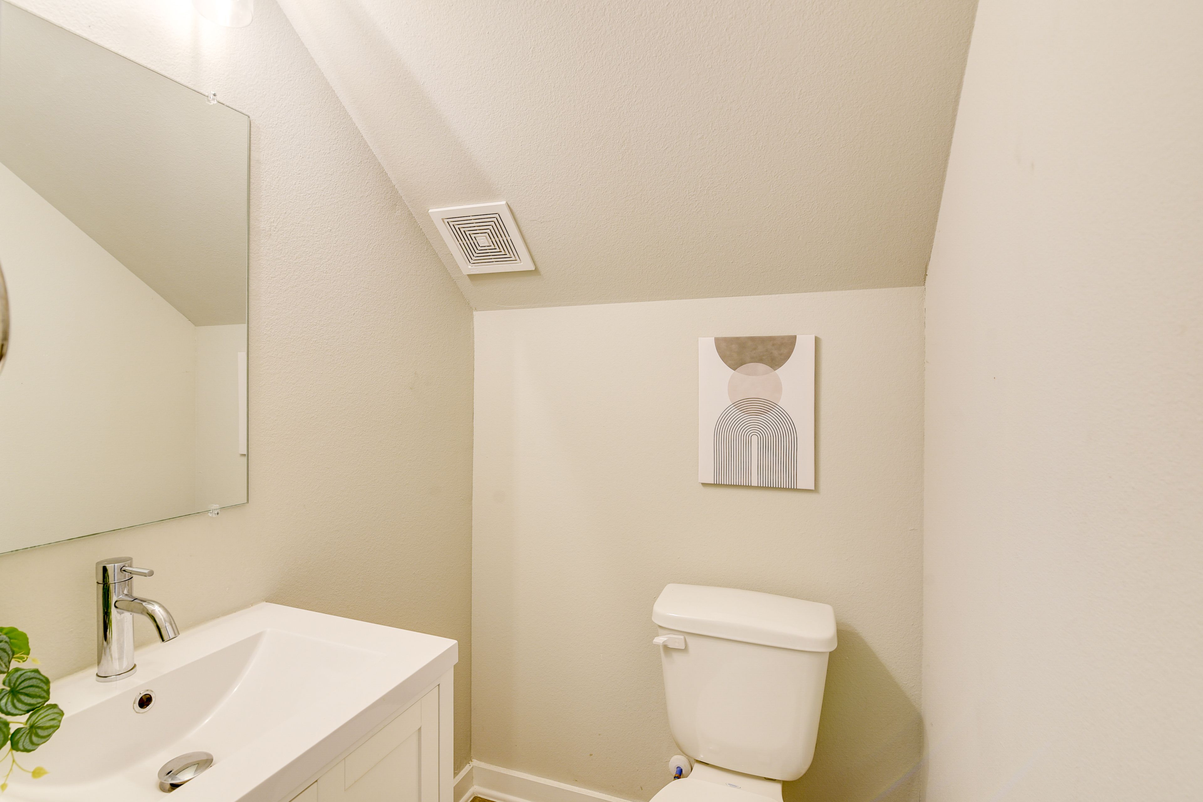 Half Bathroom | 1st Floor