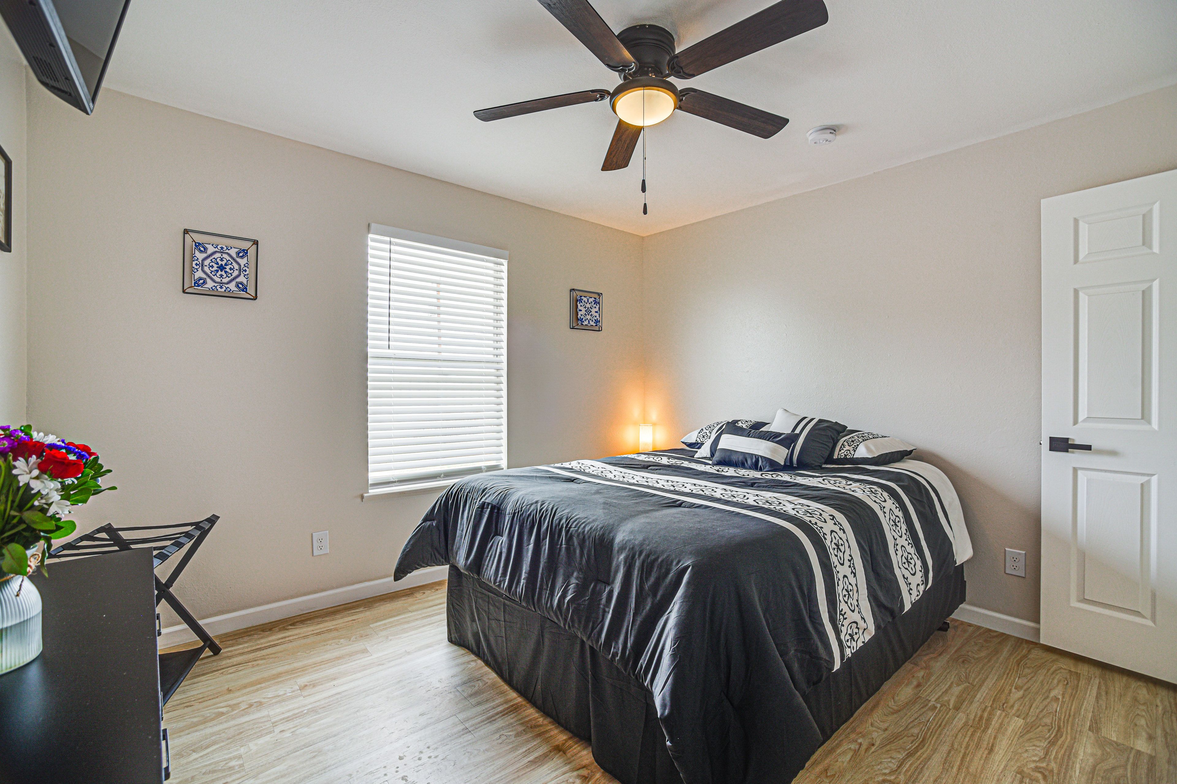 Bedroom 2 | Queen Bed | Smart TV
