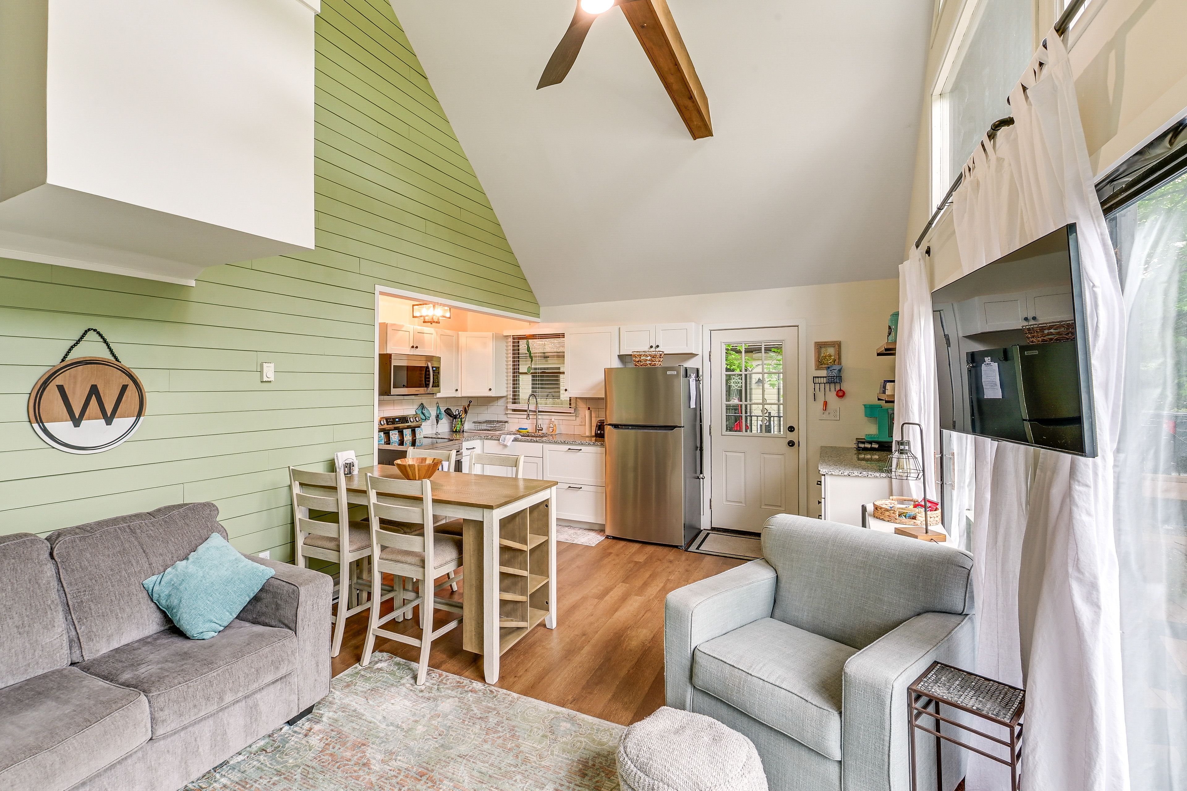 Lewes Vacation Rental | 2BR | 1BA | Stairs Required | 824 Sq Ft