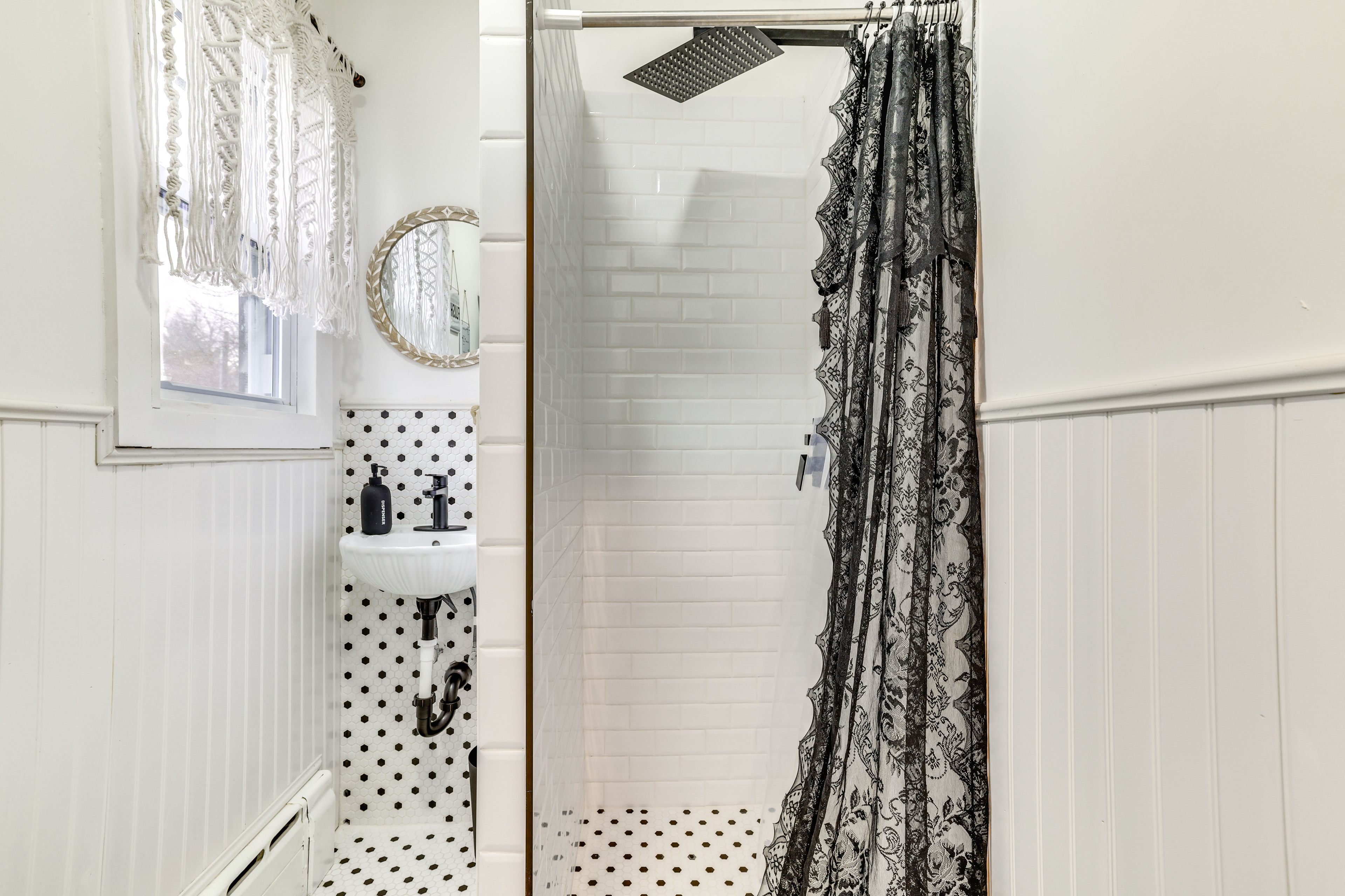 Full Bathroom | 2nd Floor