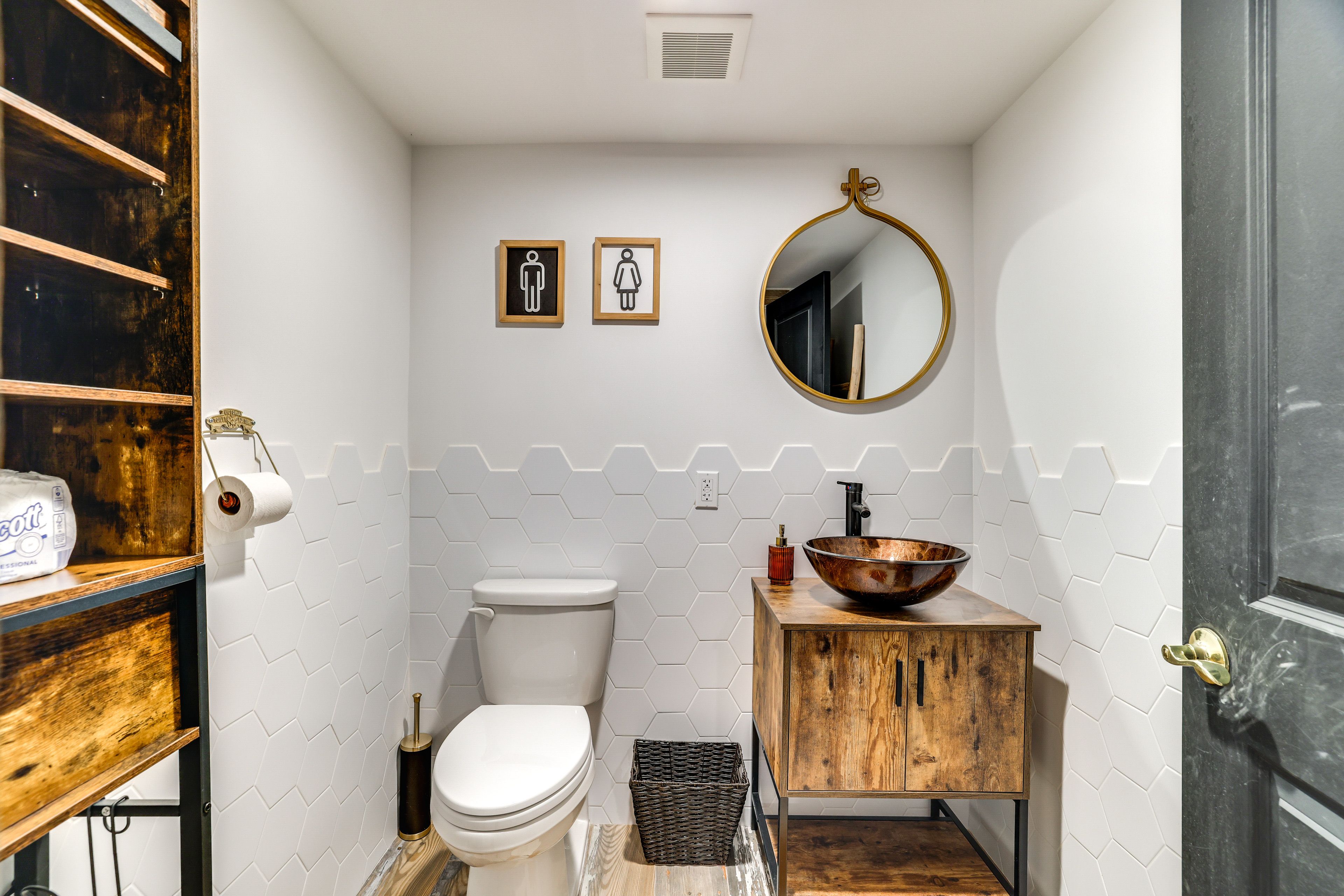Half Bathroom | 1st Floor