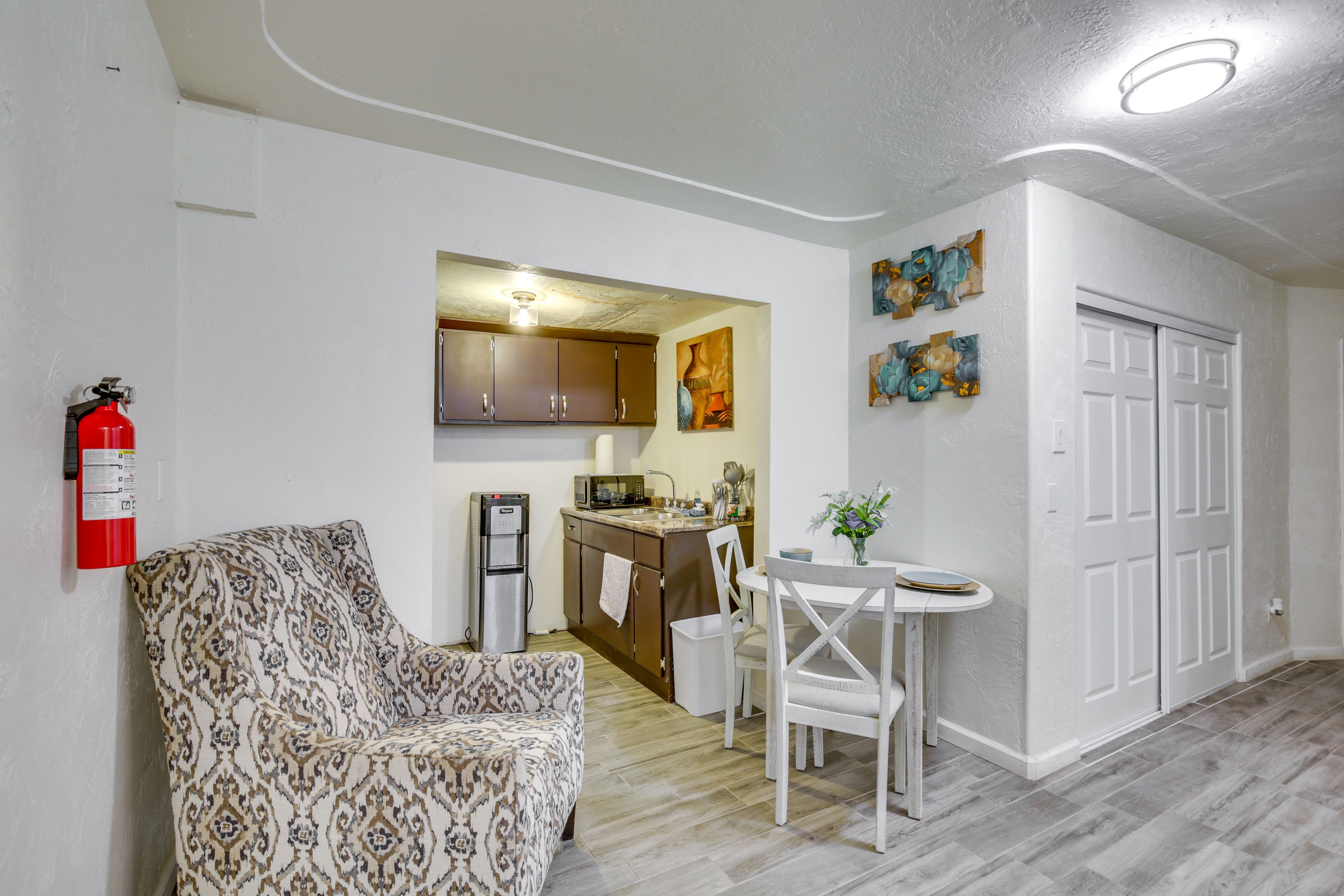 Sitting Area | Dining Table | Single-Story Home