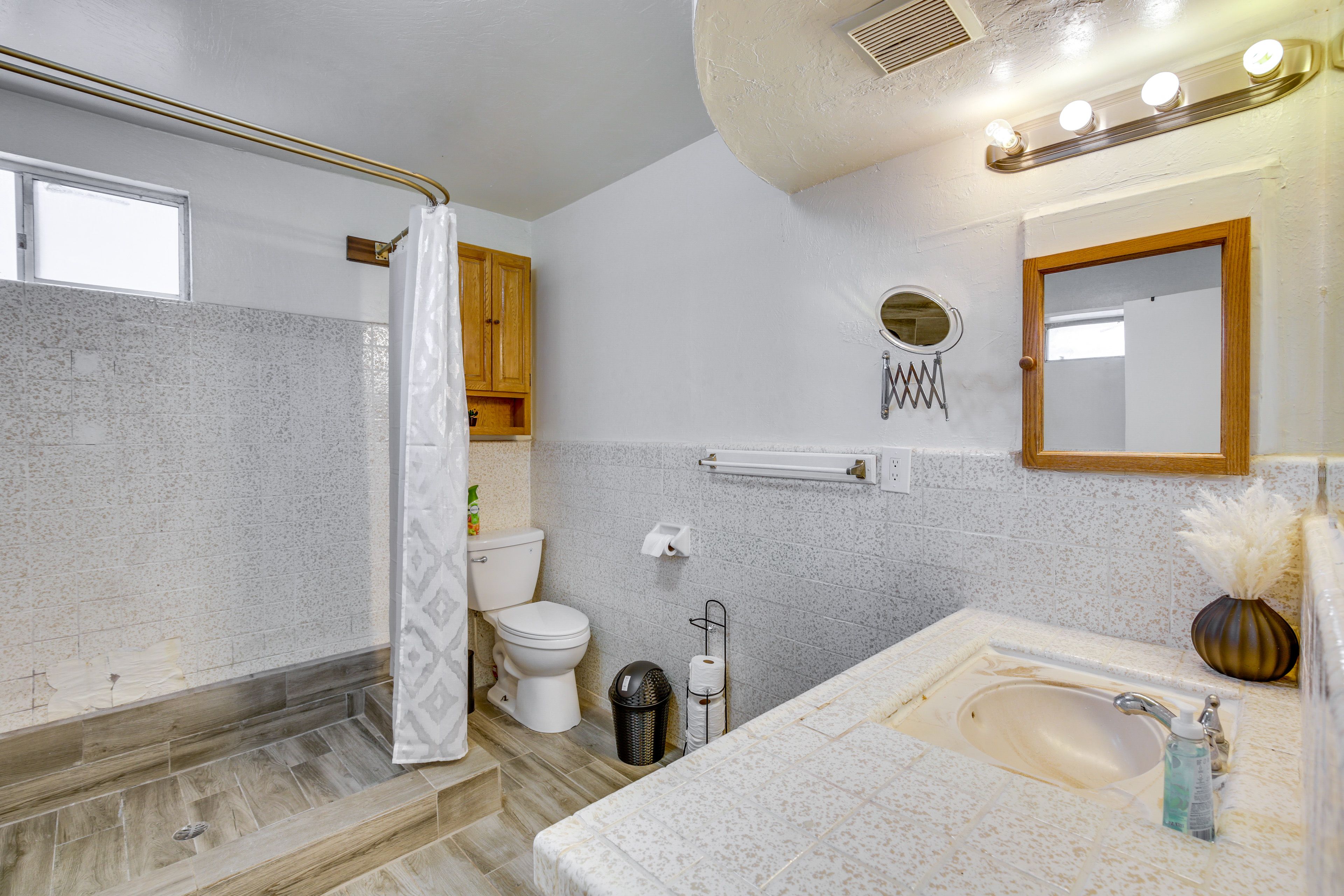 Bathroom | Complimentary Toiletries | Towels Provided
