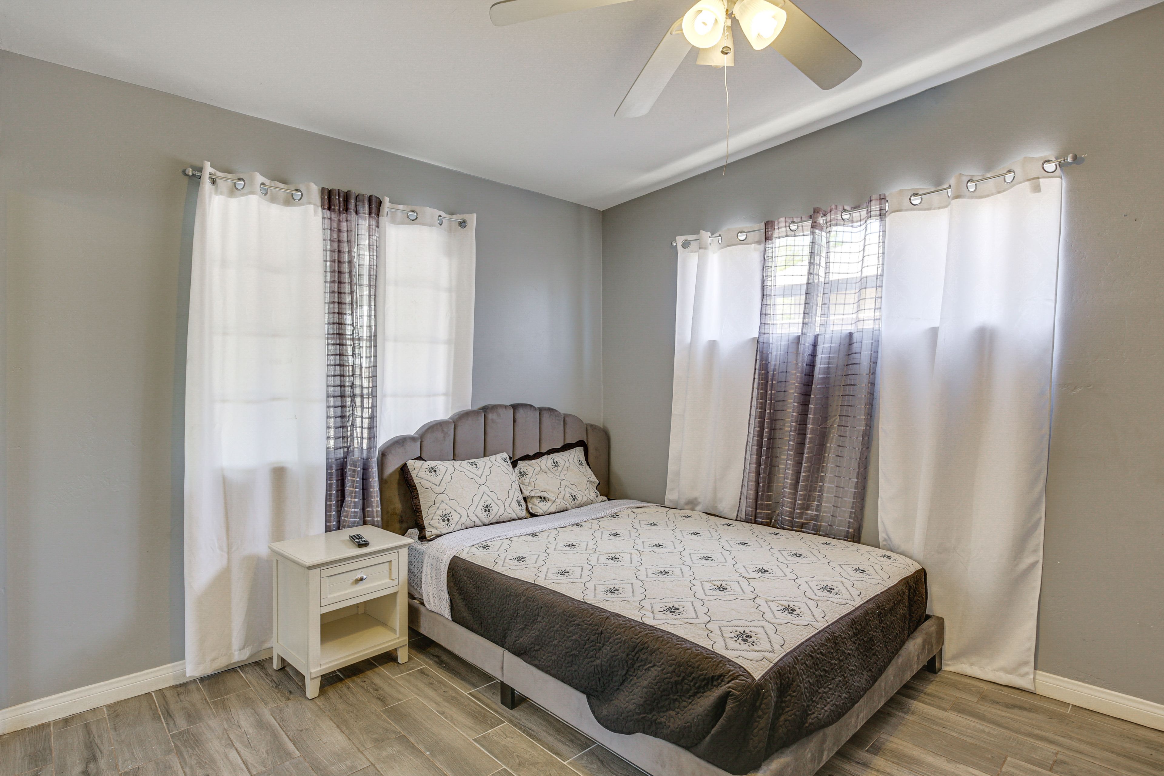 Bedroom 1 | Queen Bed