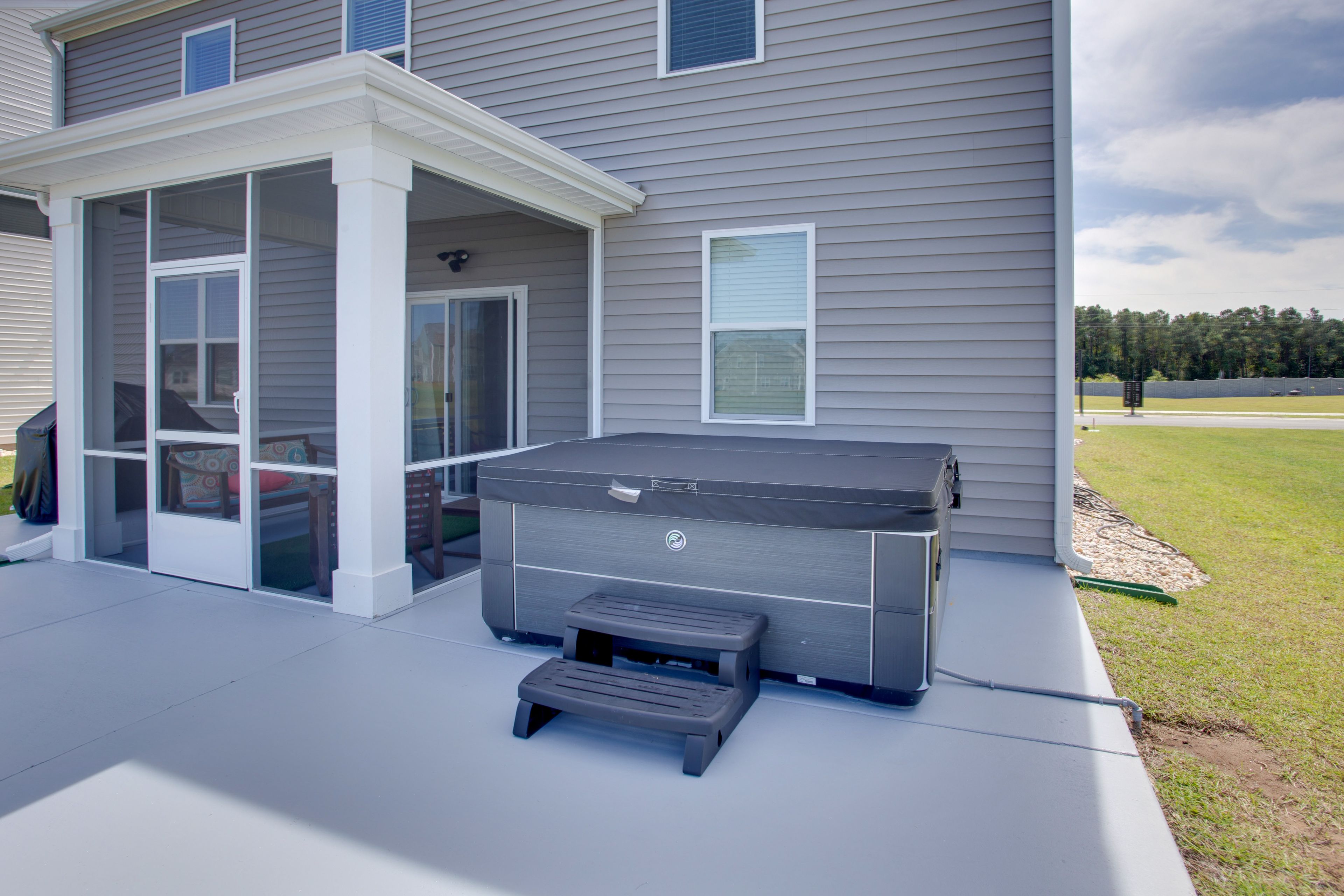 Exterior | Screened Porch | Furnished Patio | Hot Tub