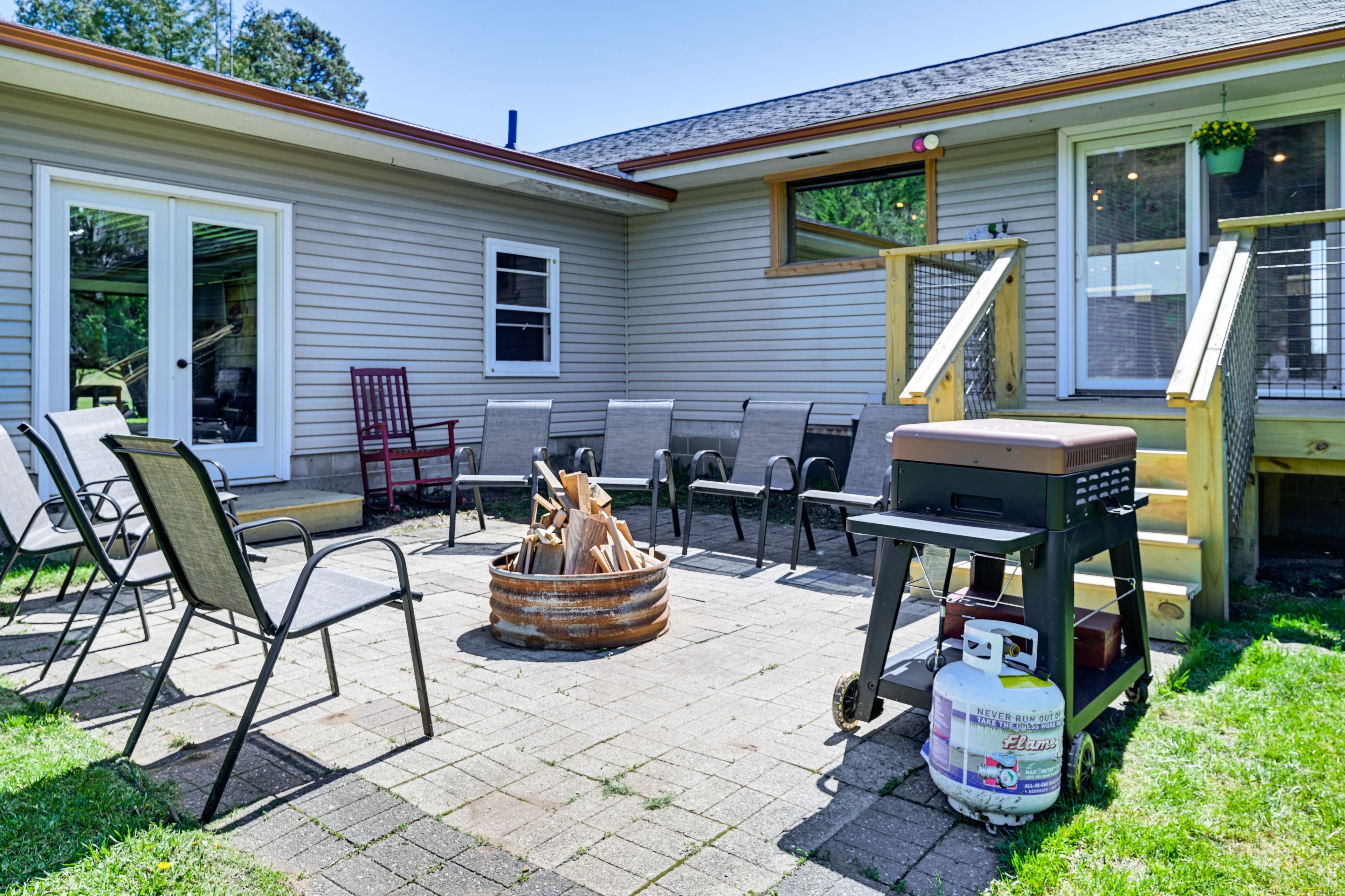 Patio | Fire Pit | Gas Grill