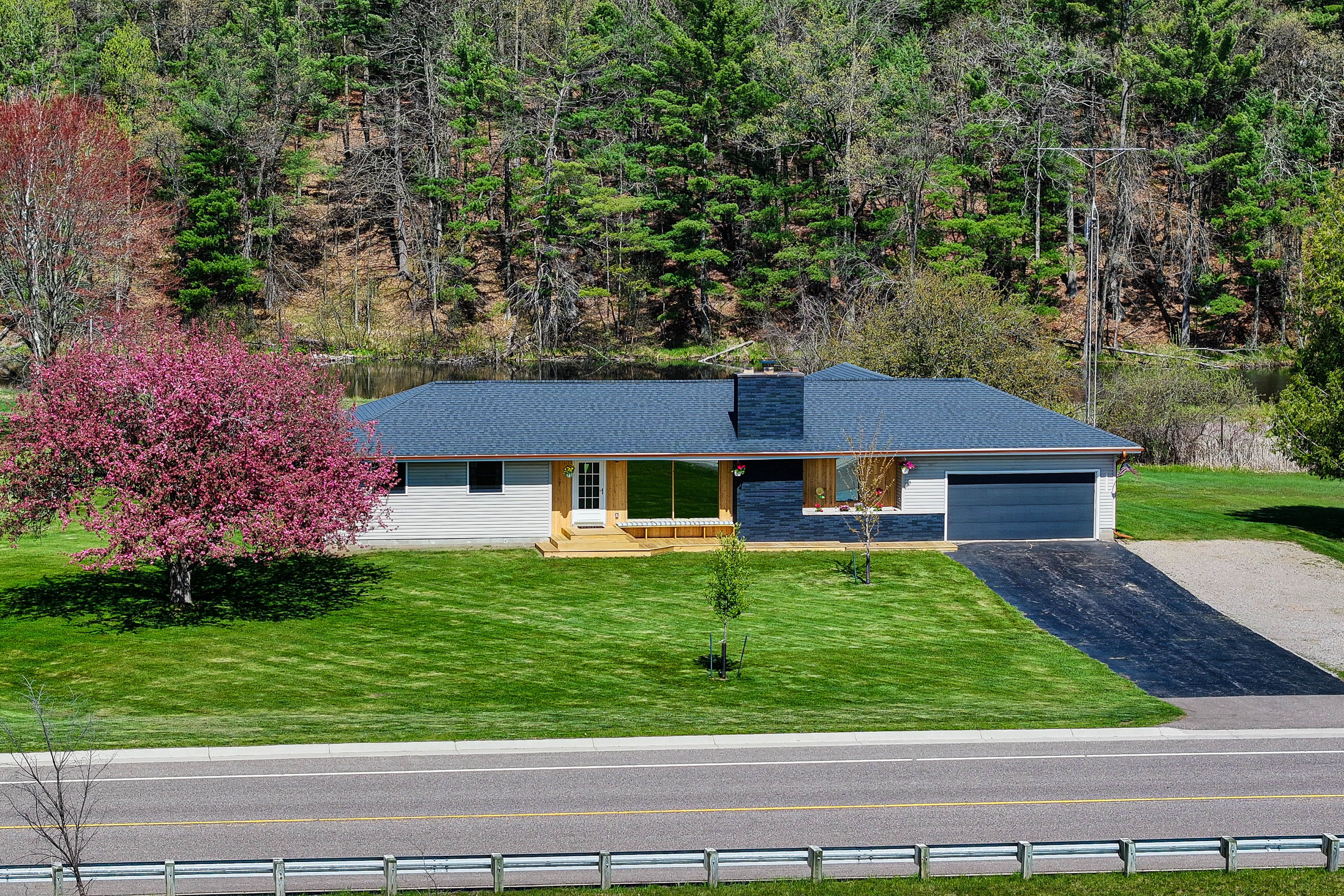 Home Exterior | Driveway Parking (5 Vehicles) | Garage Parking (1 Vehicle)