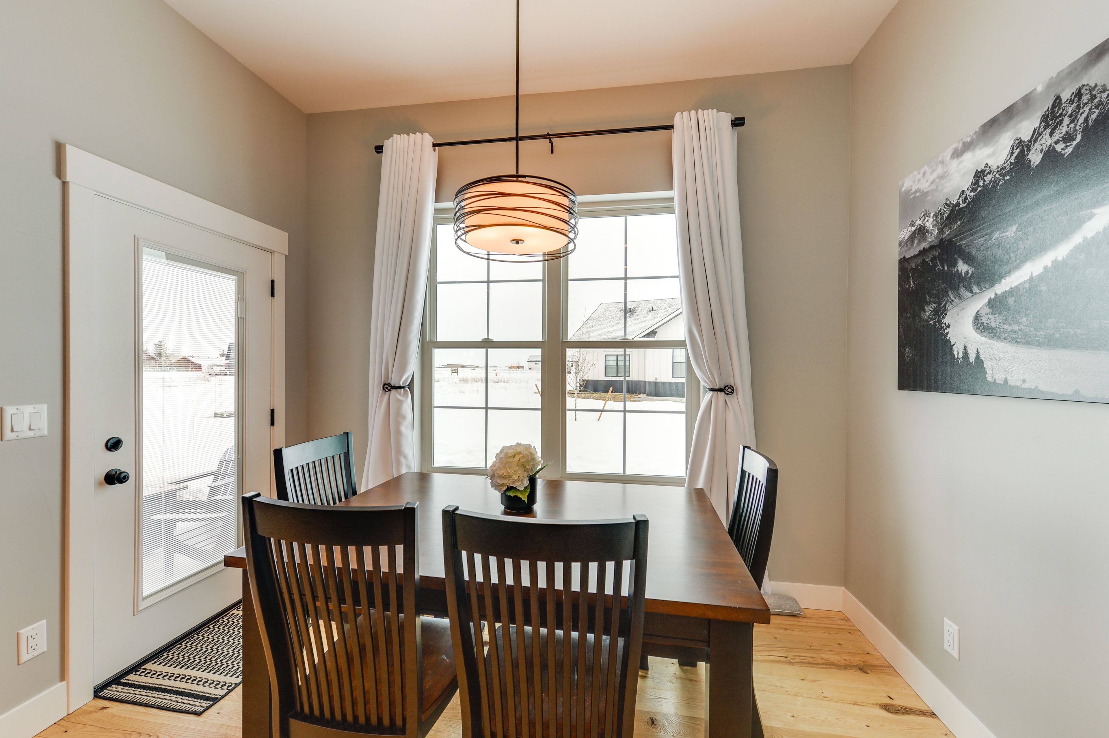 Dining Area | Central A/C & Heating