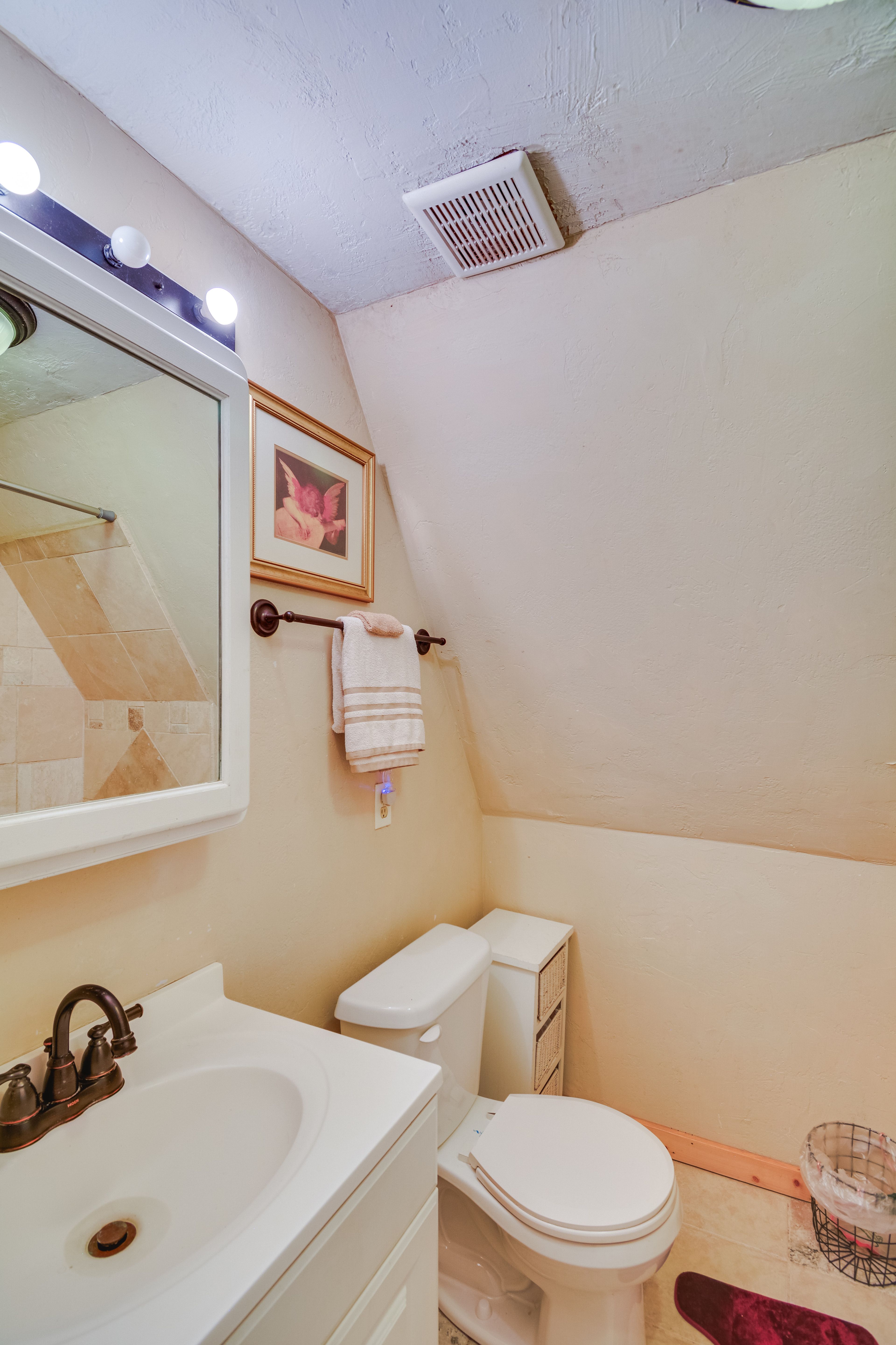 Bathroom | 2nd Floor