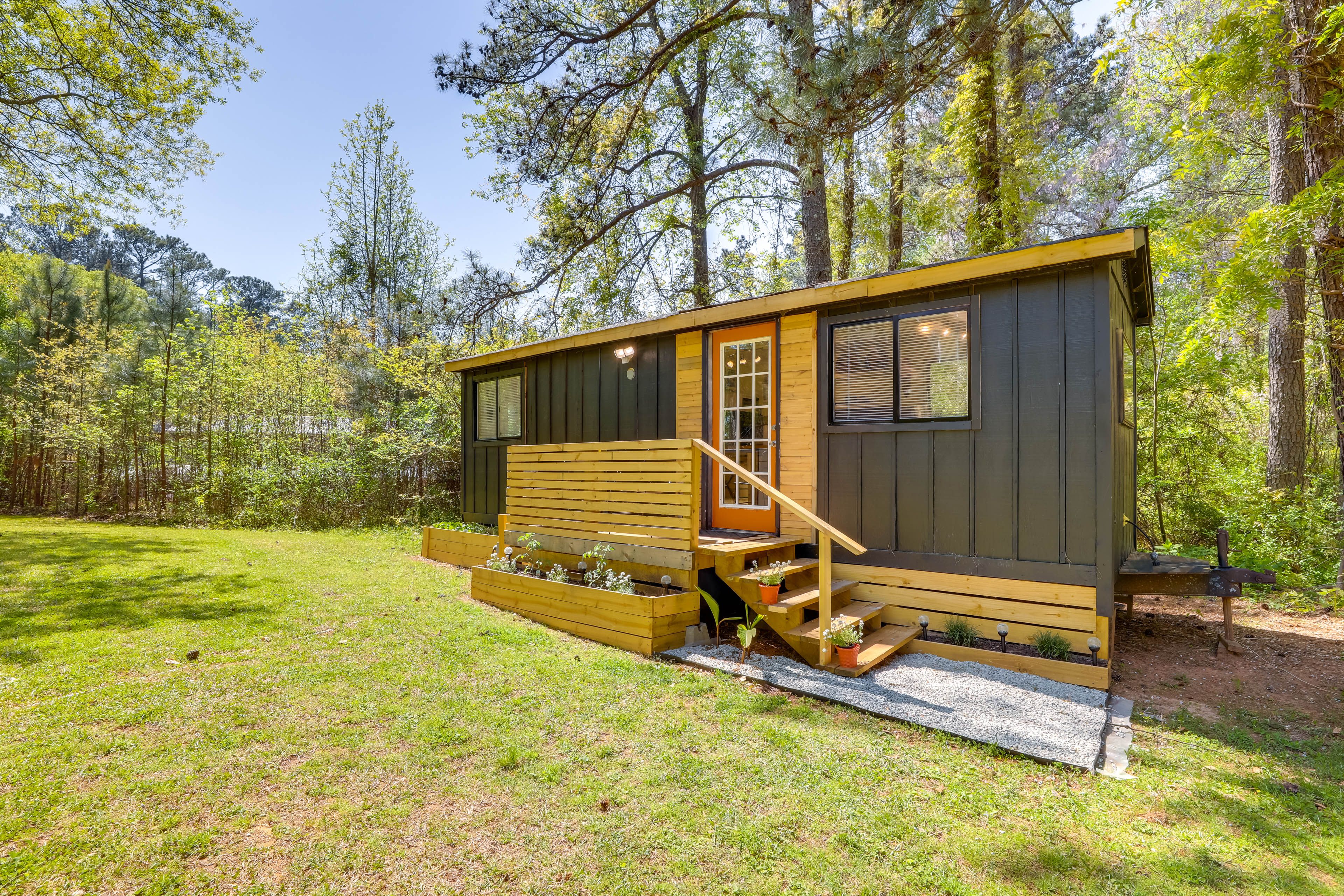 Lithonia Vacation Rental | 1BR | 1BA | 225 Sq Ft | Stairs to Enter