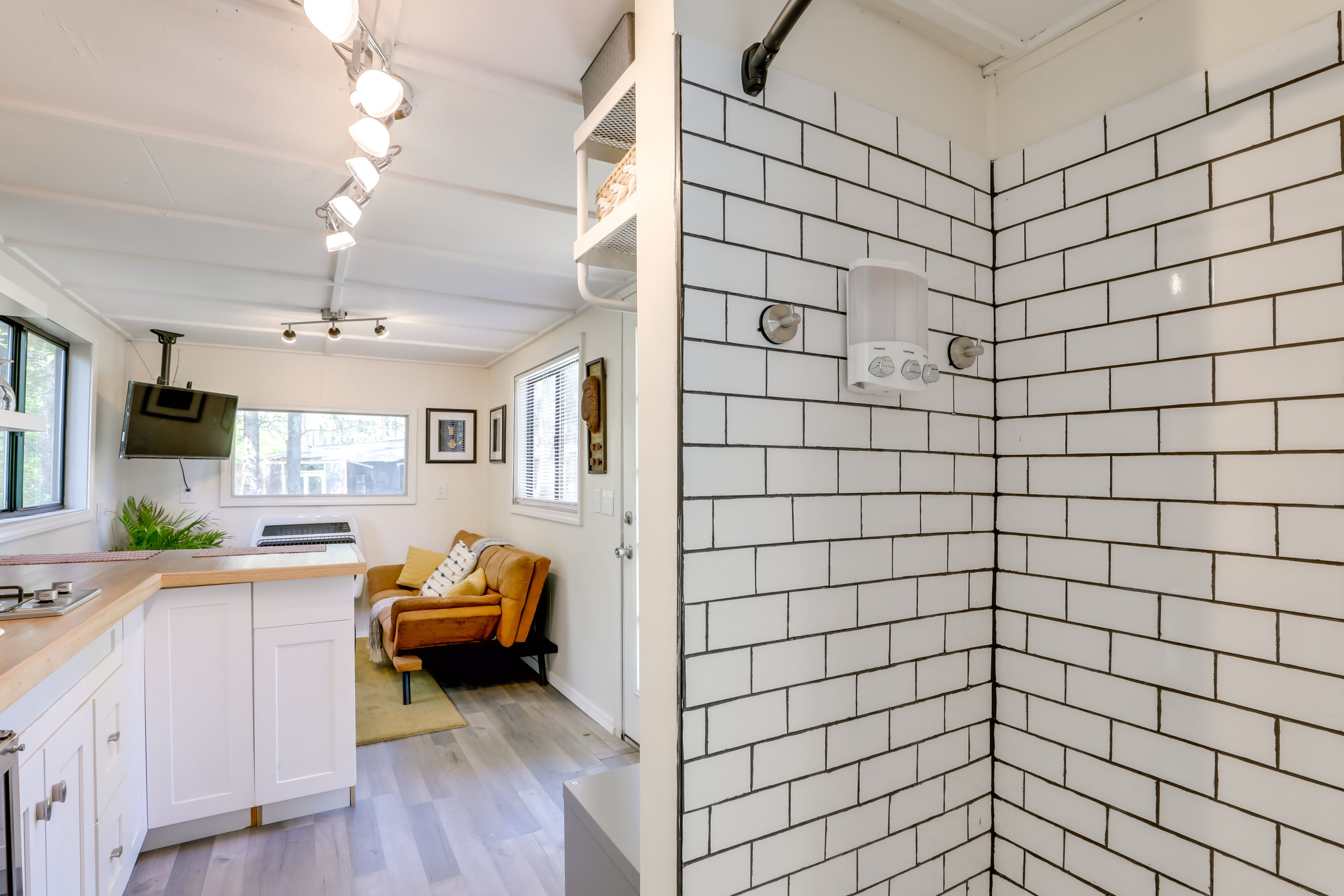 Full Bath | Towels | Hair Dryer | Complimentary Toiletries