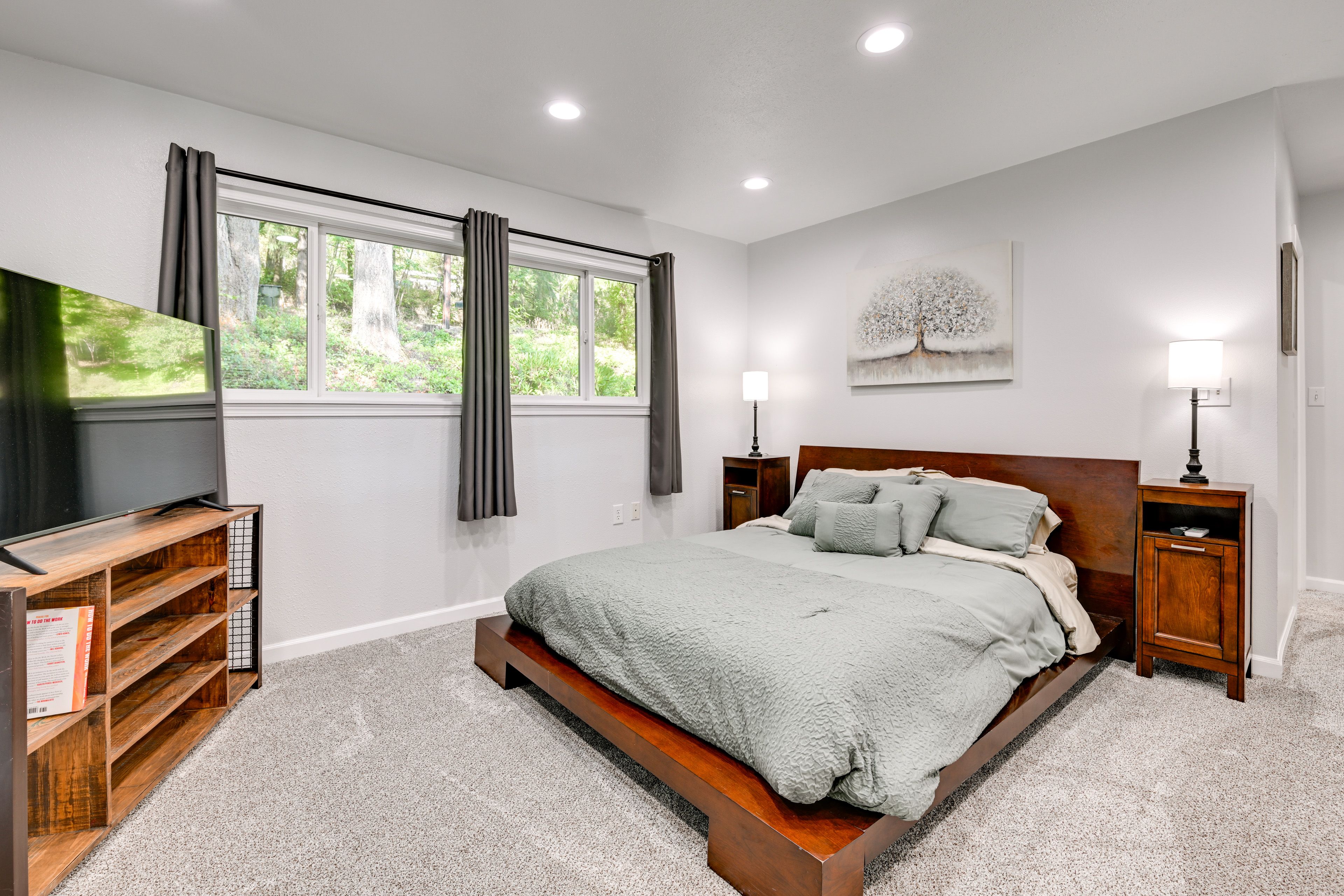 Bedroom 1 | Main Level | Queen Bed | Linens Provided