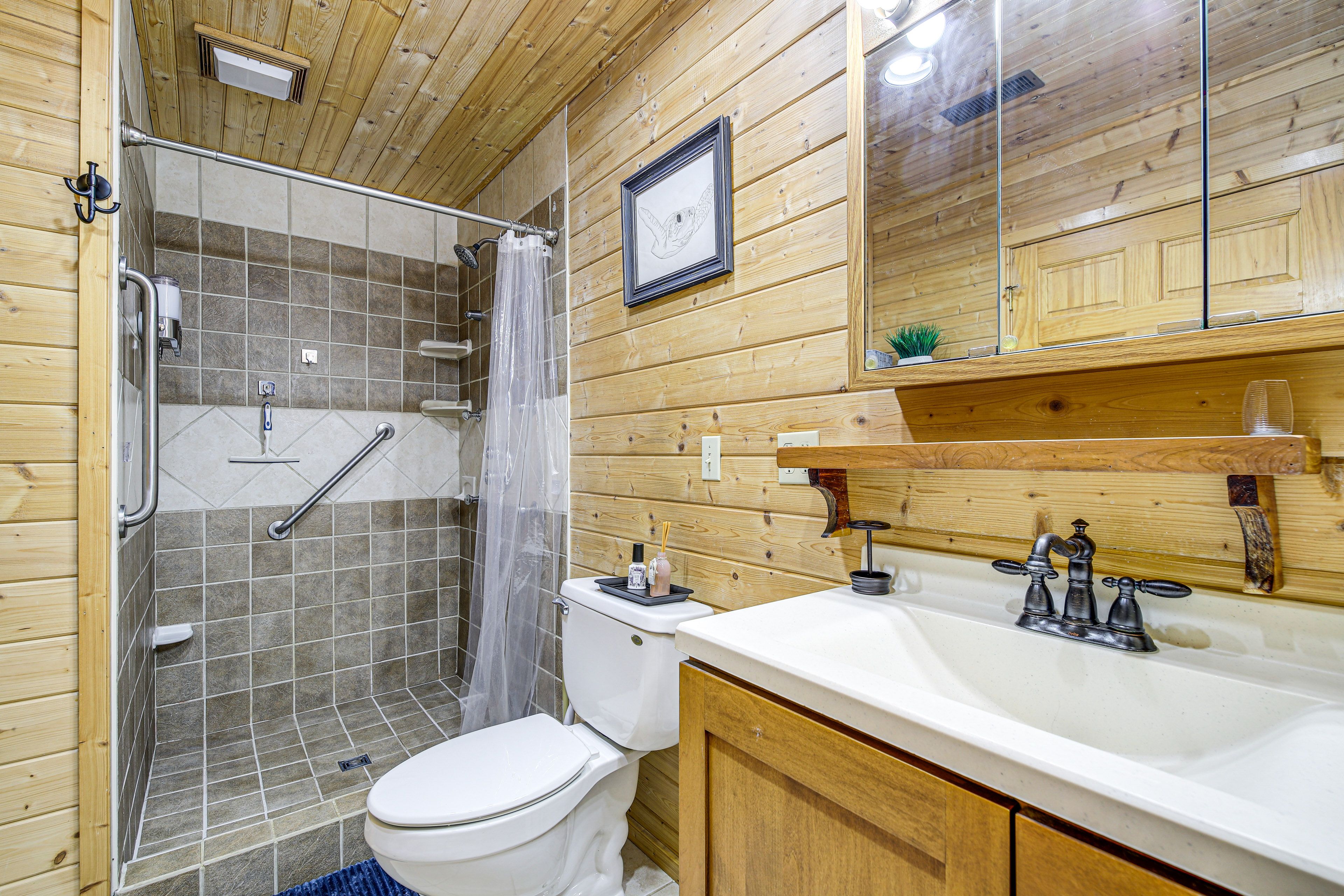 En-Suite Bathroom | Towels | Hair Dryer | 1st Floor
