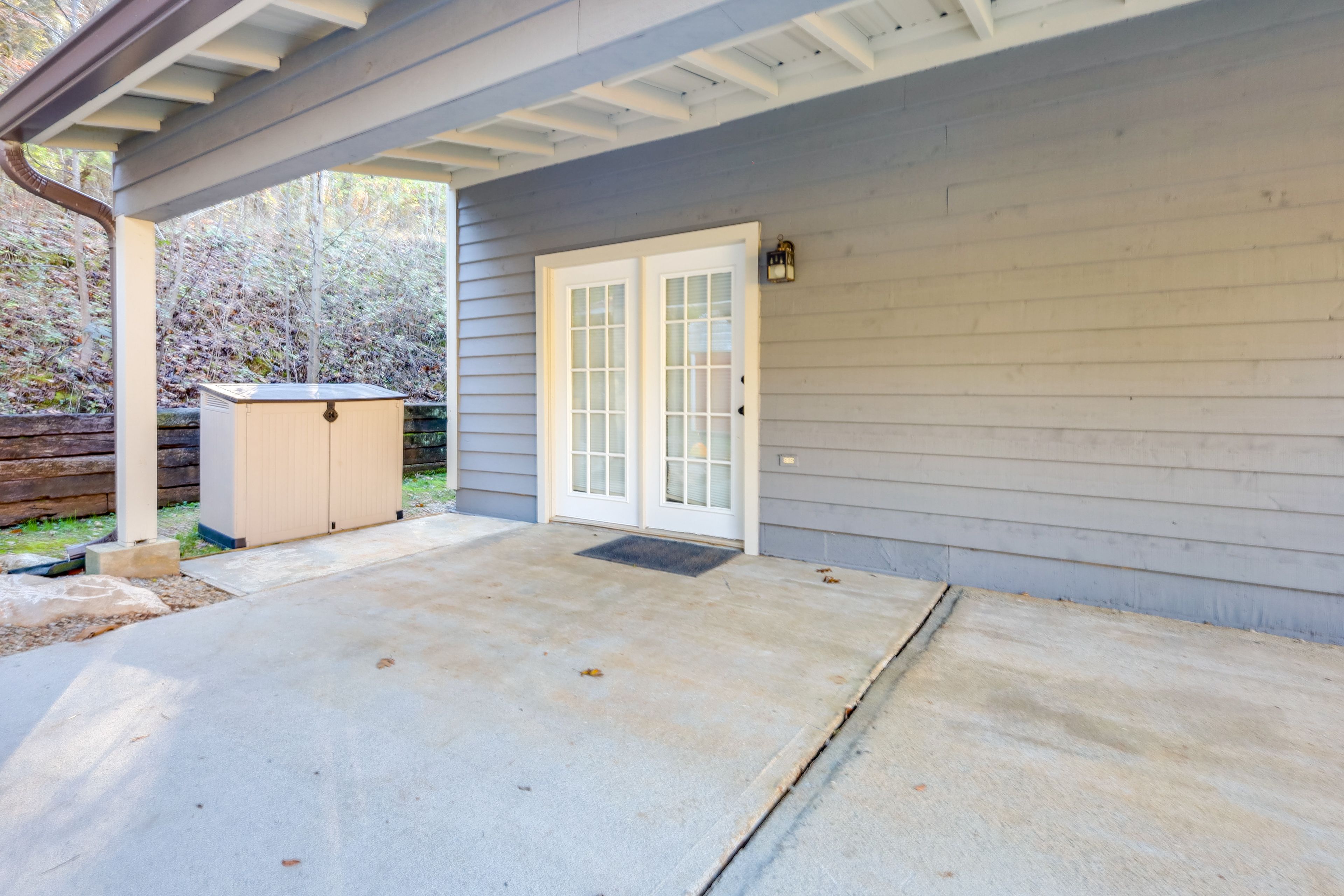Wraparound Patio | Gas Fire Pit
