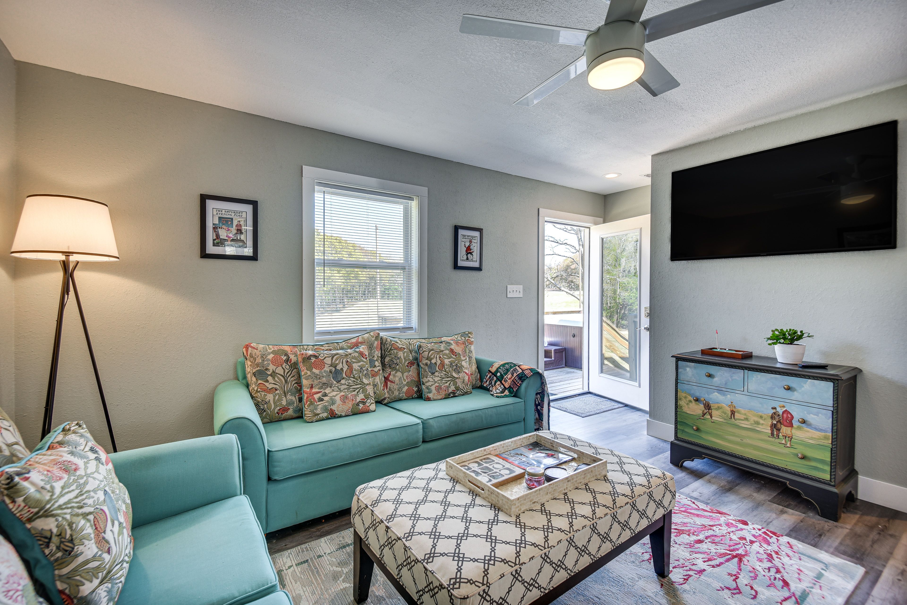 Living Area | Smart TV w/ Cable | Board Games