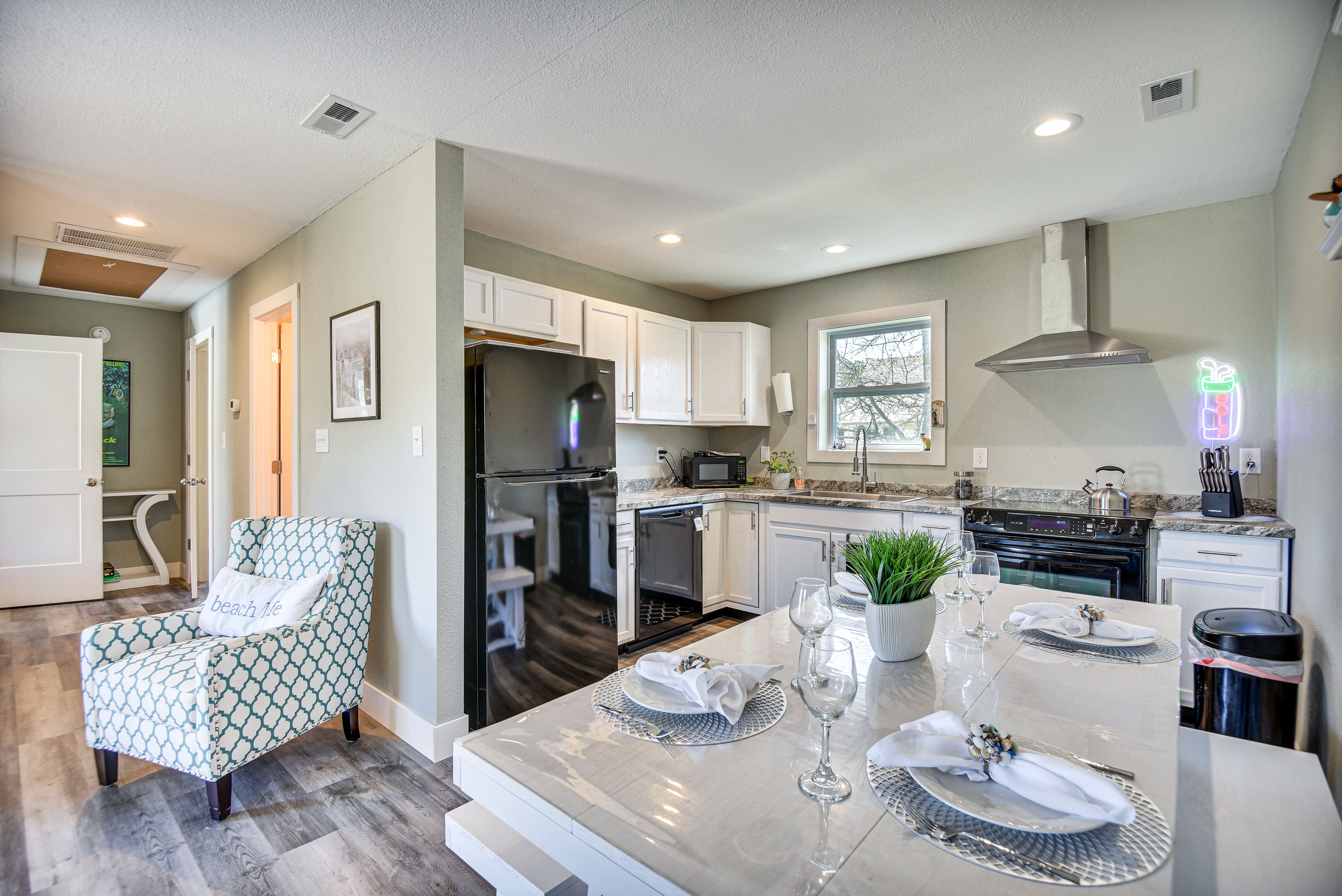 Dining Area | Dishware/Flatware