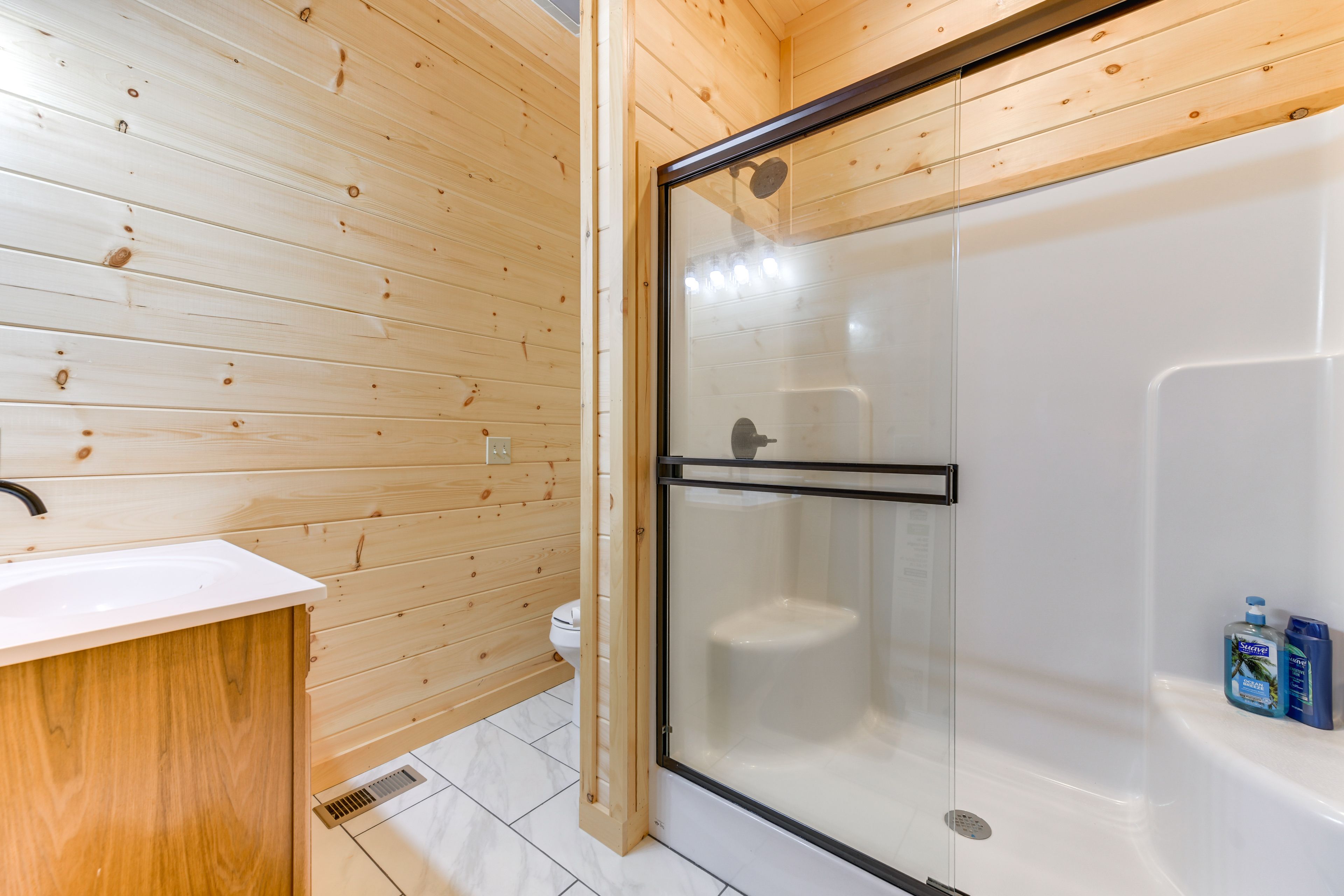 Full Bathroom | 2nd Floor